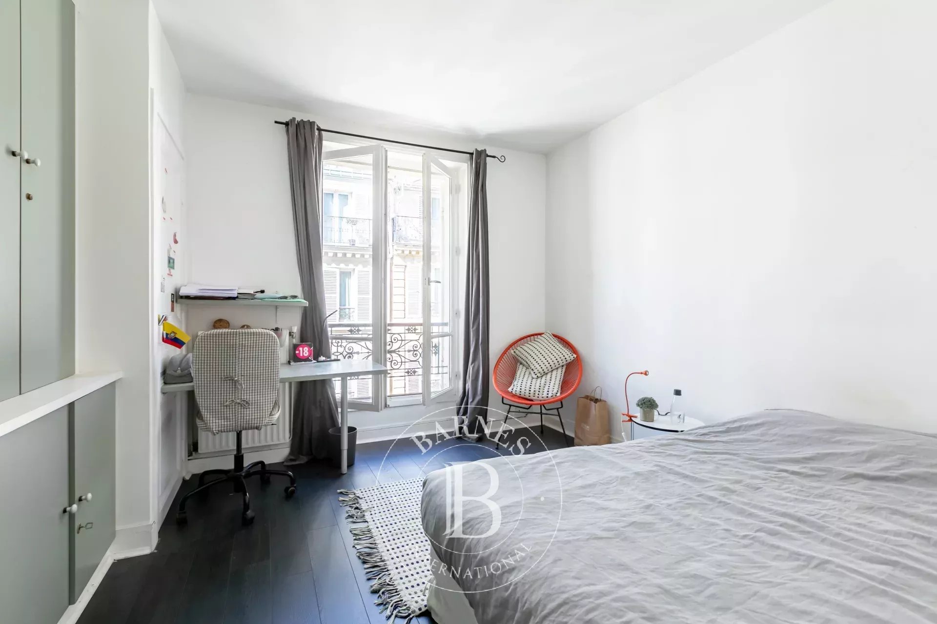 Paris 17 - Marché Lebon - 4-bedroom duplex - upper floor with full-length balcony - picture 9