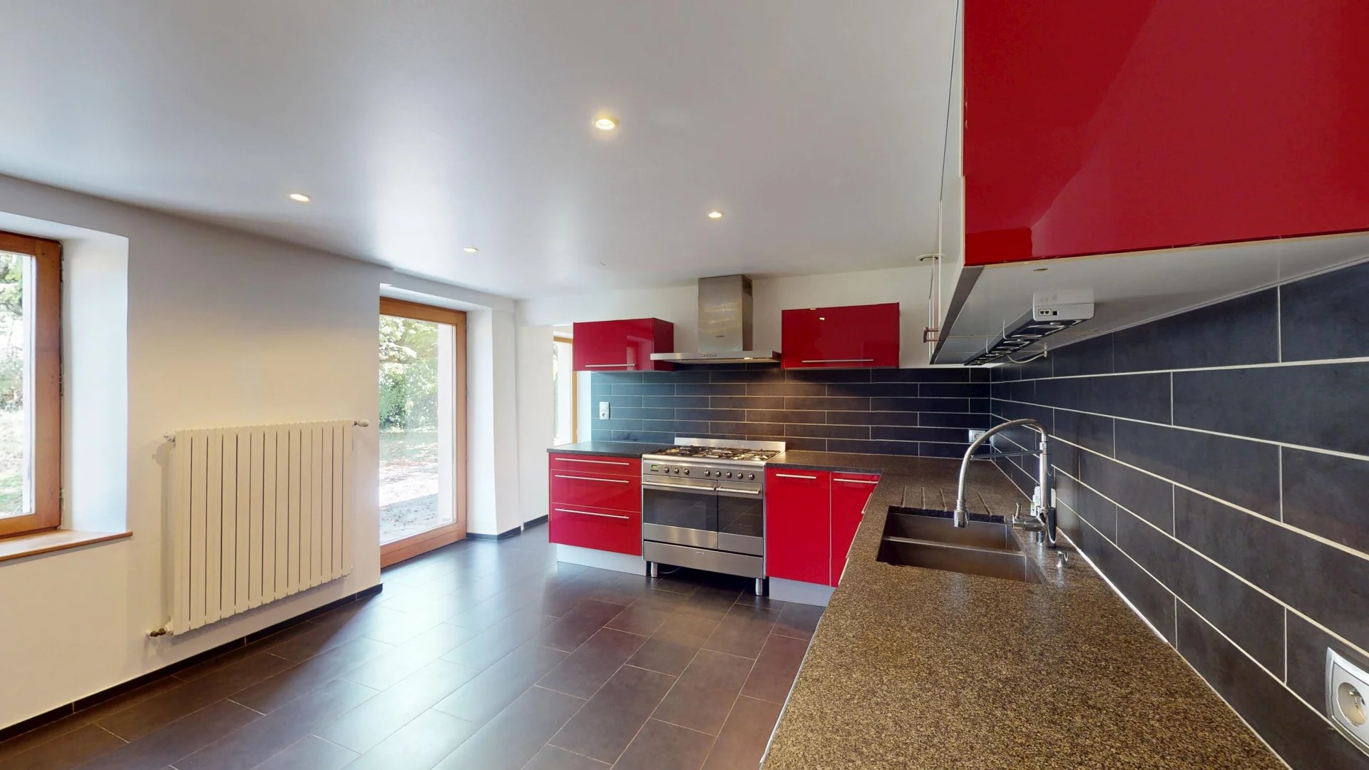 Ferme rénovée idéalement placée - Cœur de Village, Feigères