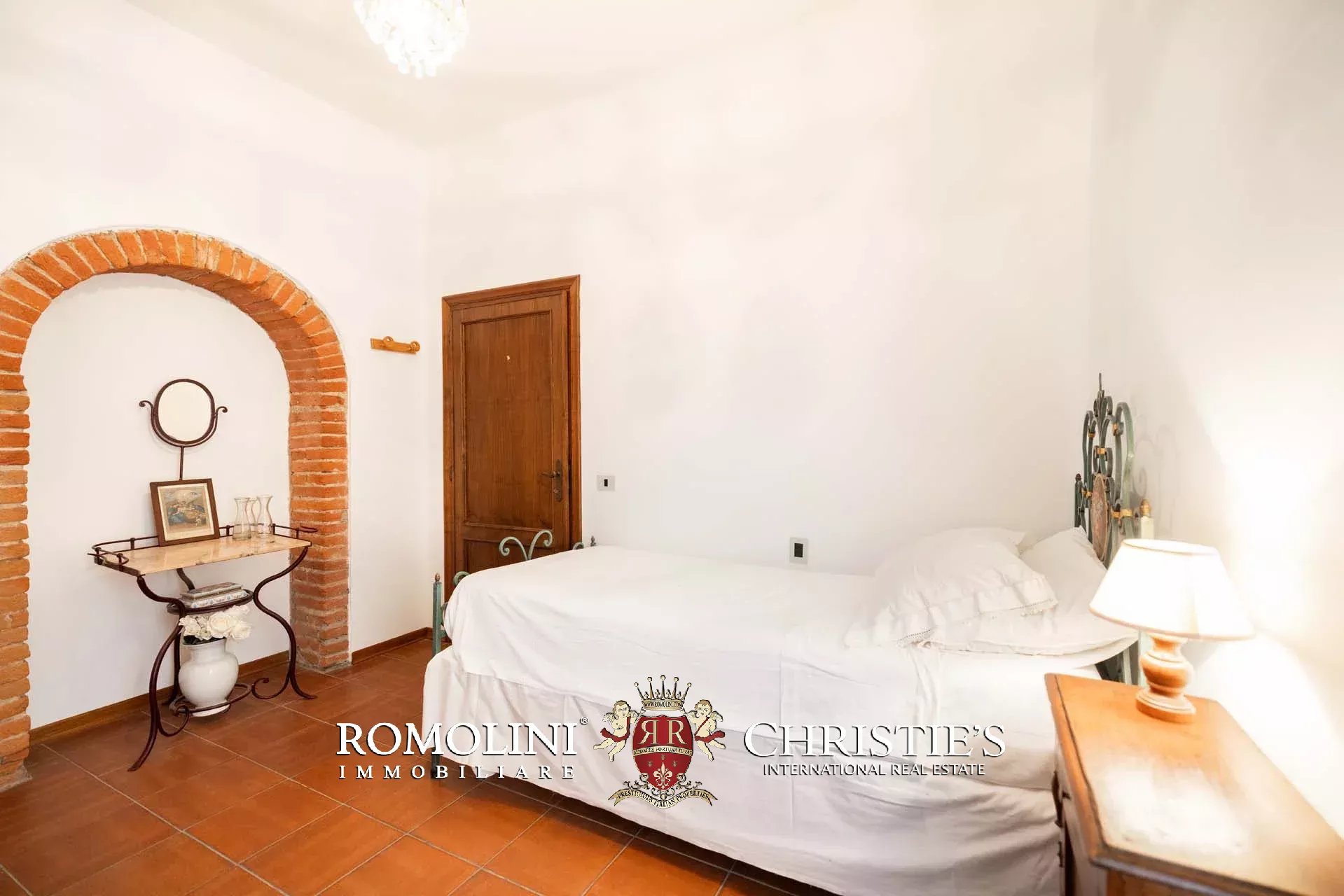 7 Bedroom Villa/Townhouse's Image 22