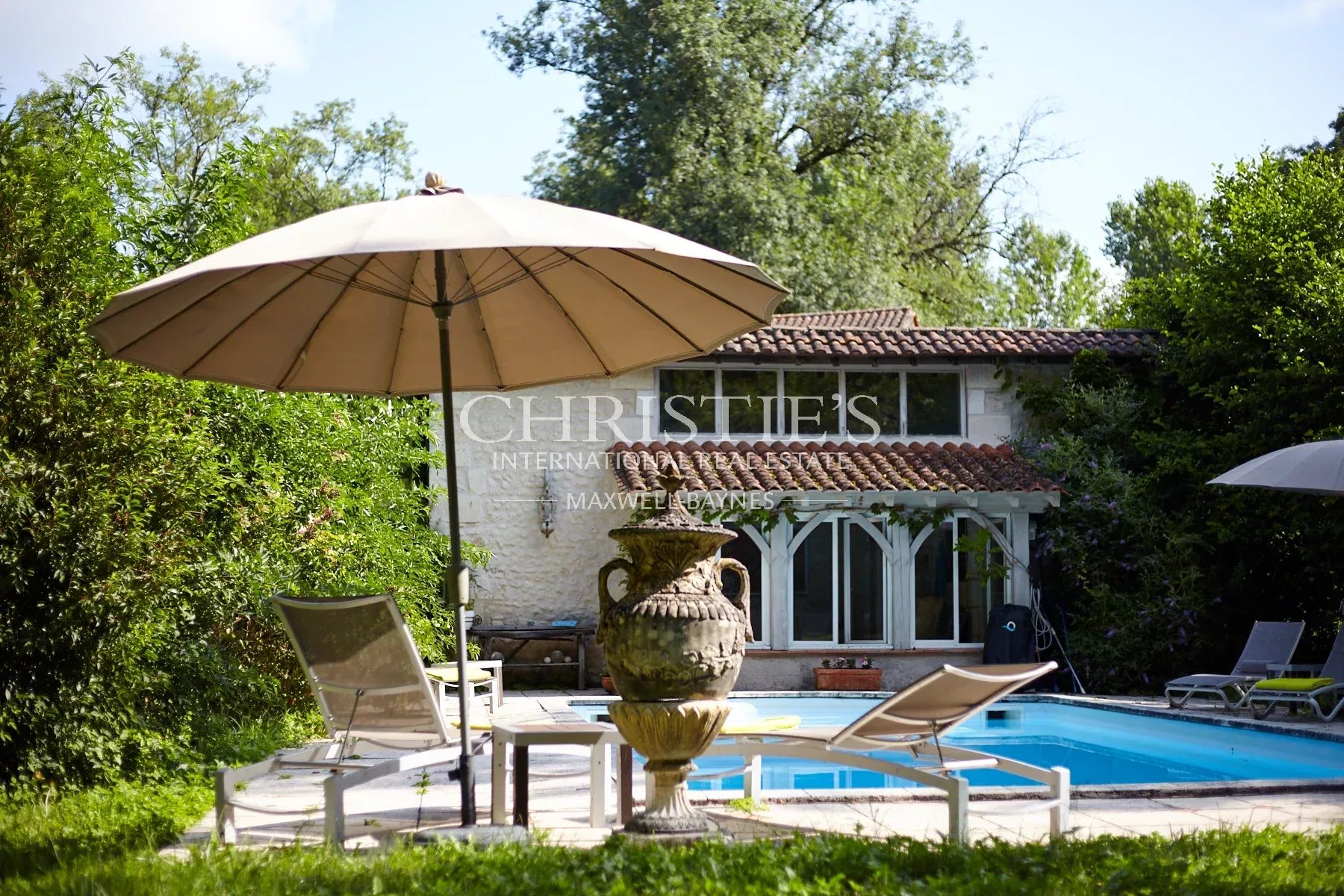 5 Bedroom Villa/Townhouse's Image 3