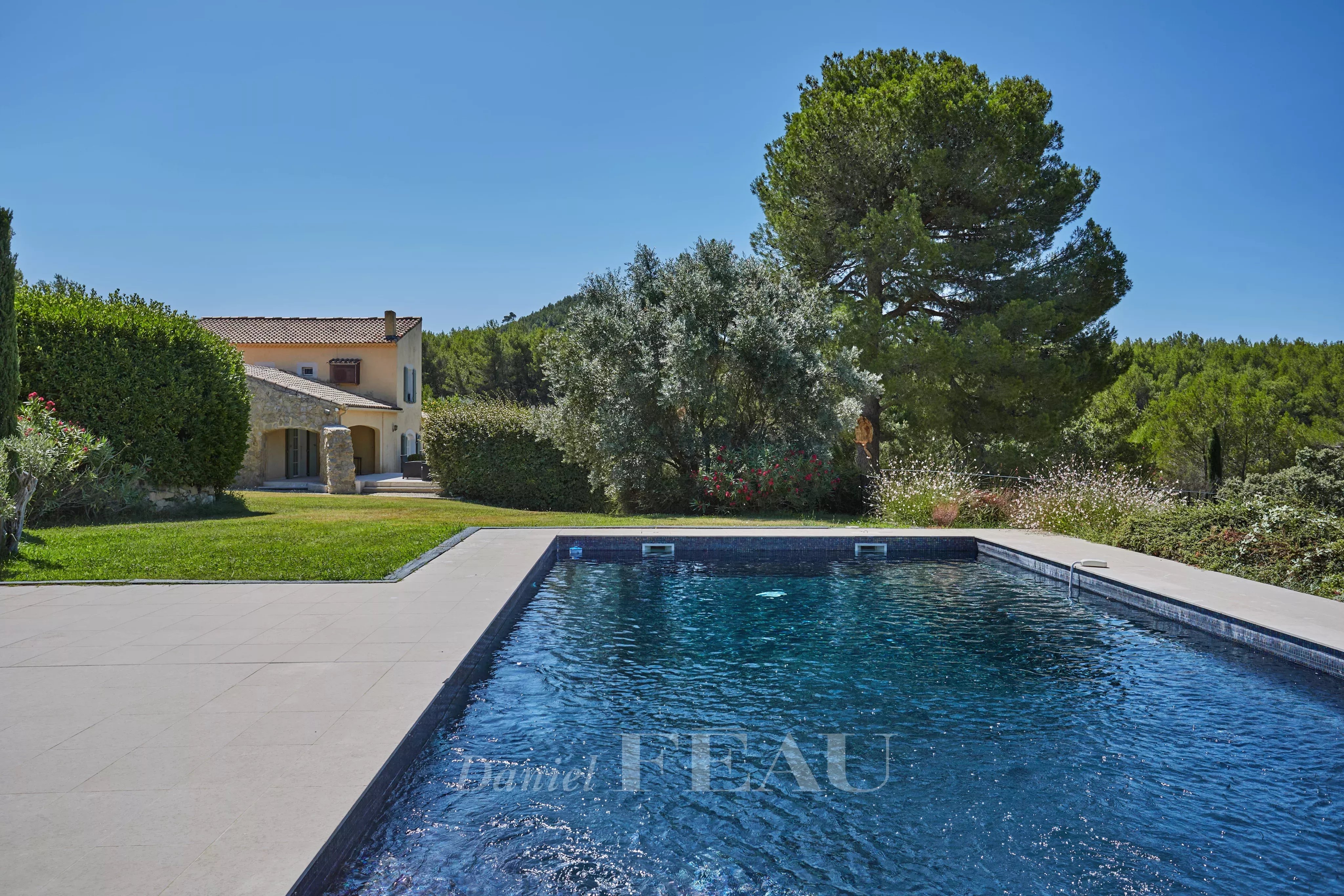 Aix en Provence countryside – A delightful 5-bed property