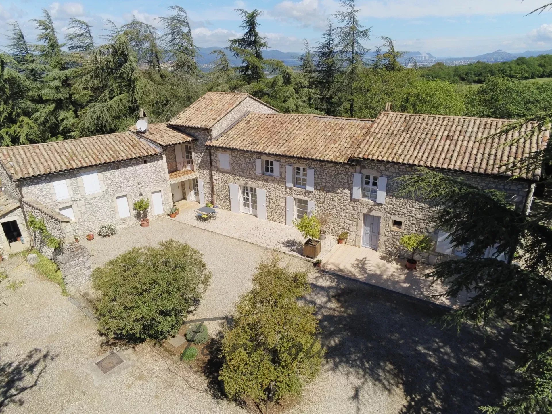 Sale Farm Châteauneuf-du-Rhône