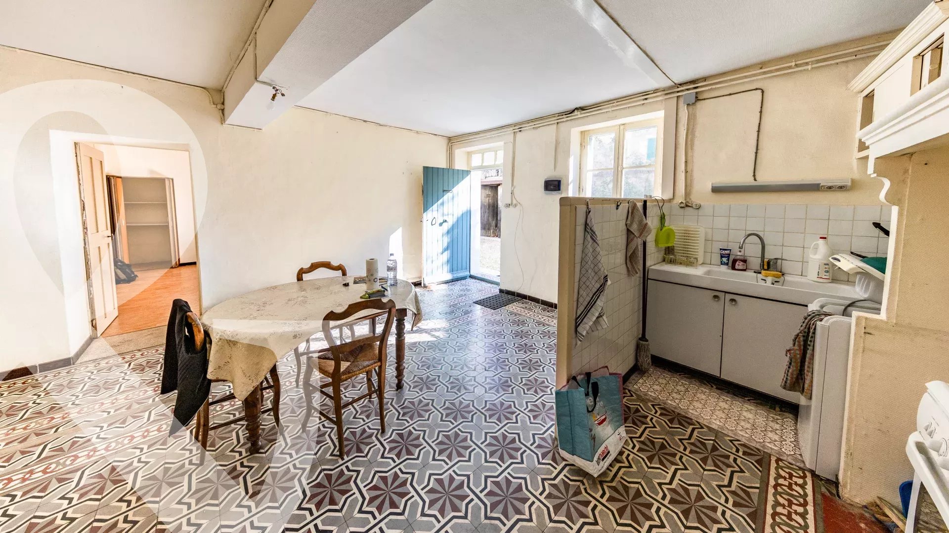 MAISON DE VILLAGE A RENOVER