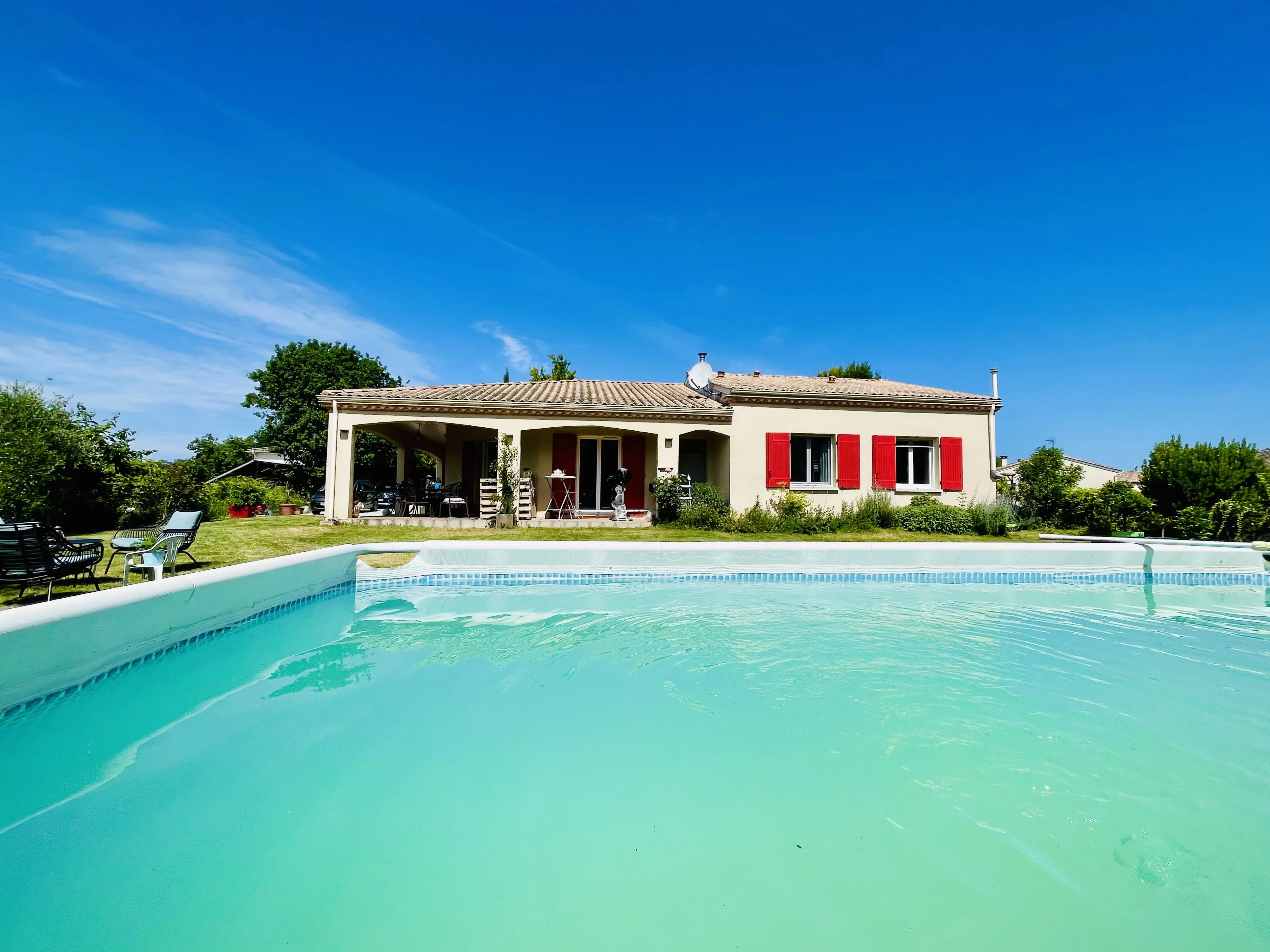 Maison moderne individuelle avec 4 chambres