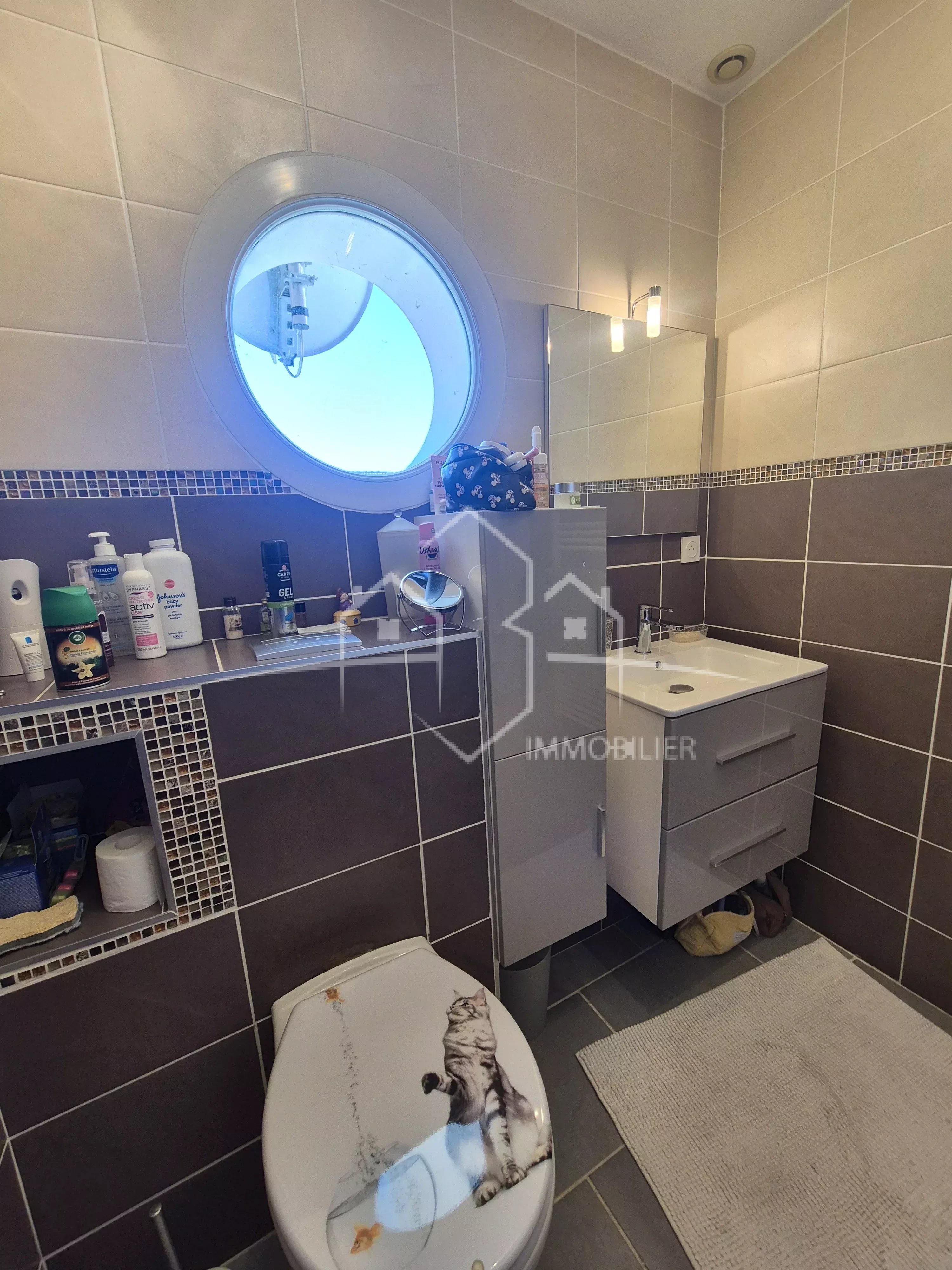 Maison familiale de 120 m² avec piscine à Saint-Maurice-l'Exil