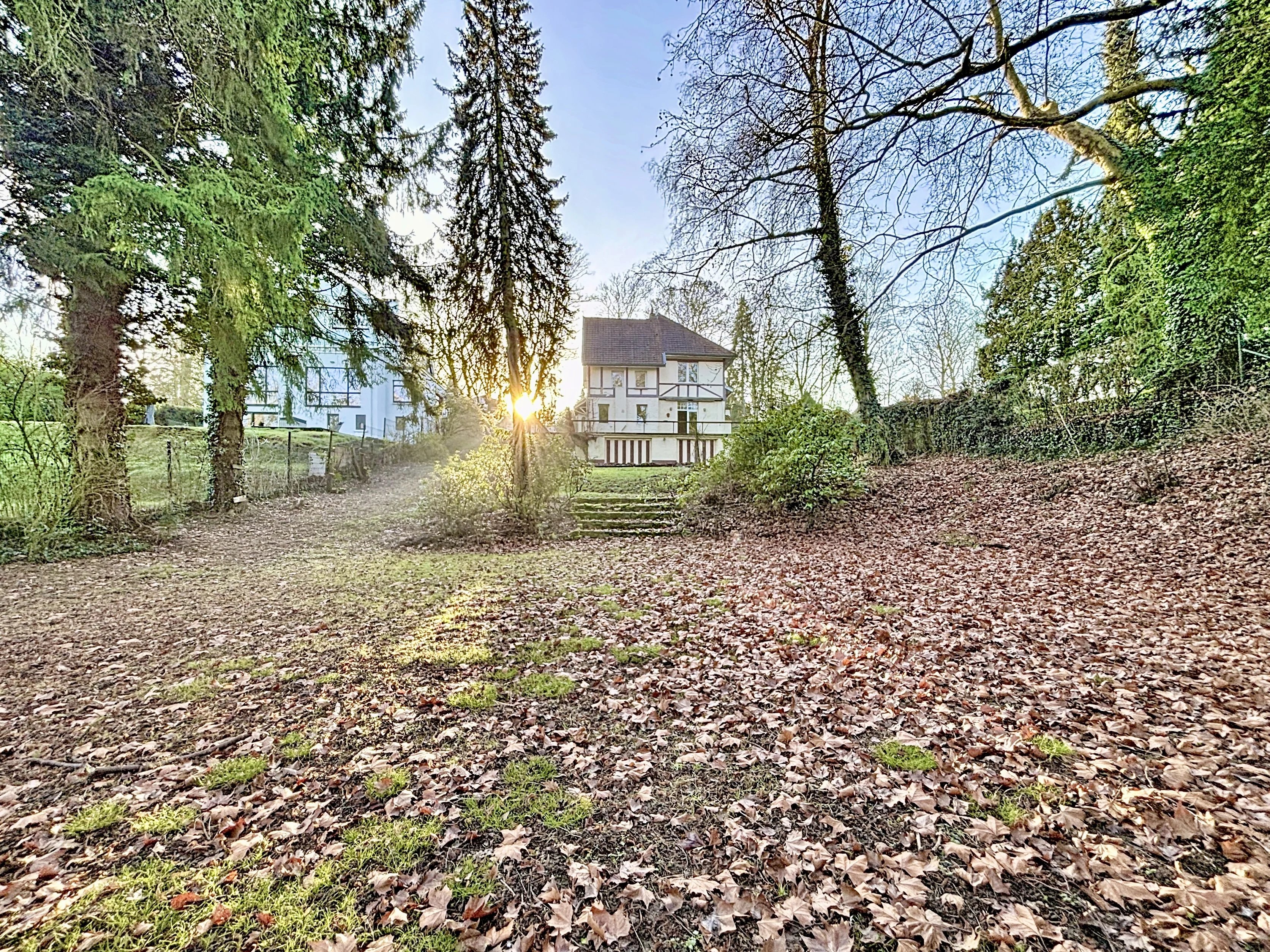 Uccle - Charming house to renovate with garden