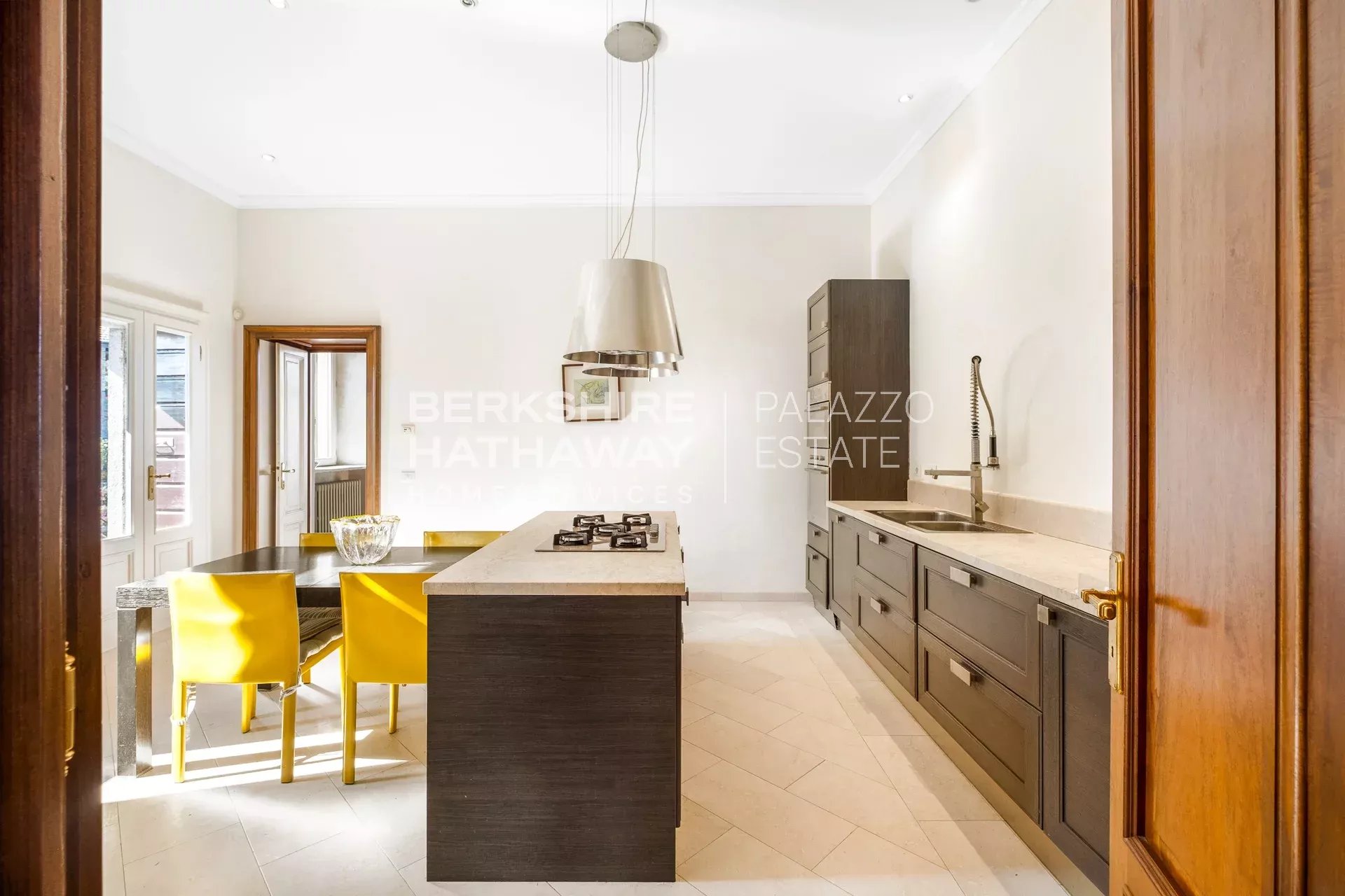 Historic Panoramic Villa with Botanical Park and Lake View