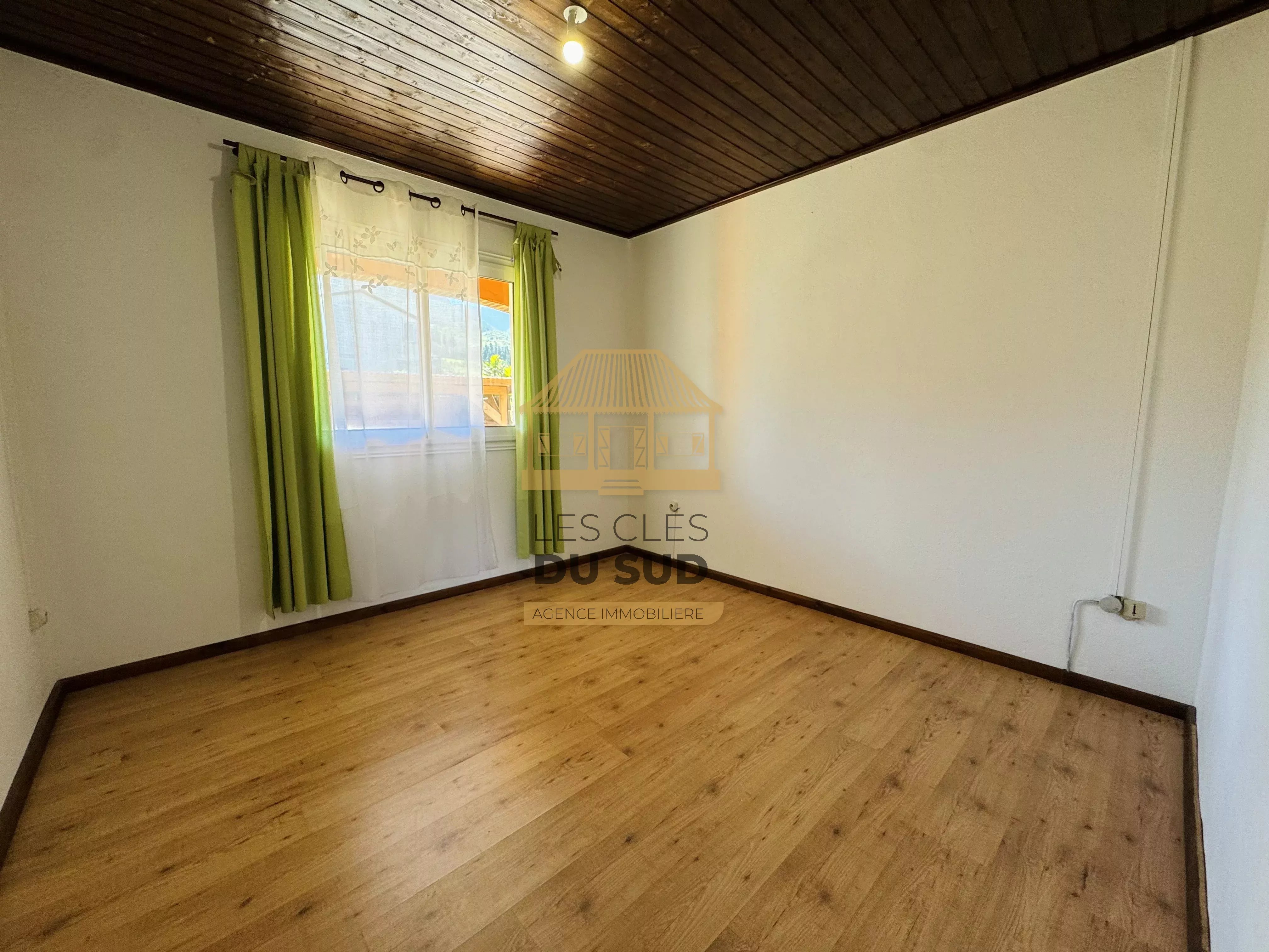 SAINT-JOSEPH – MAISON FAMILIALE PLAIN-PIED 4 CHAMBRES AVEC JARDIN – SECTEUR CALME