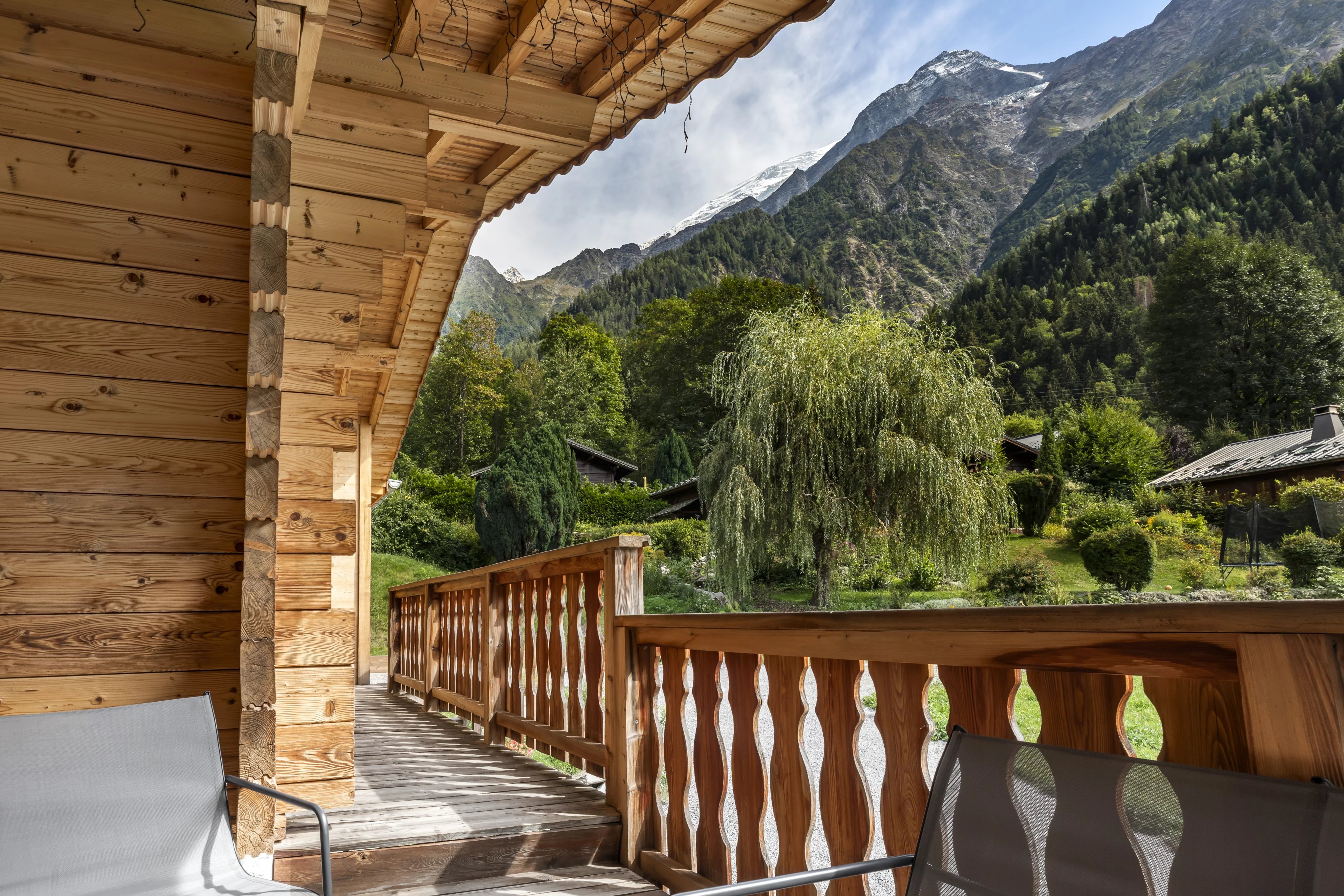 Stilvoll renoviertes Chalet in ruhiger Lage mit beeindruckendem Bergpanorama