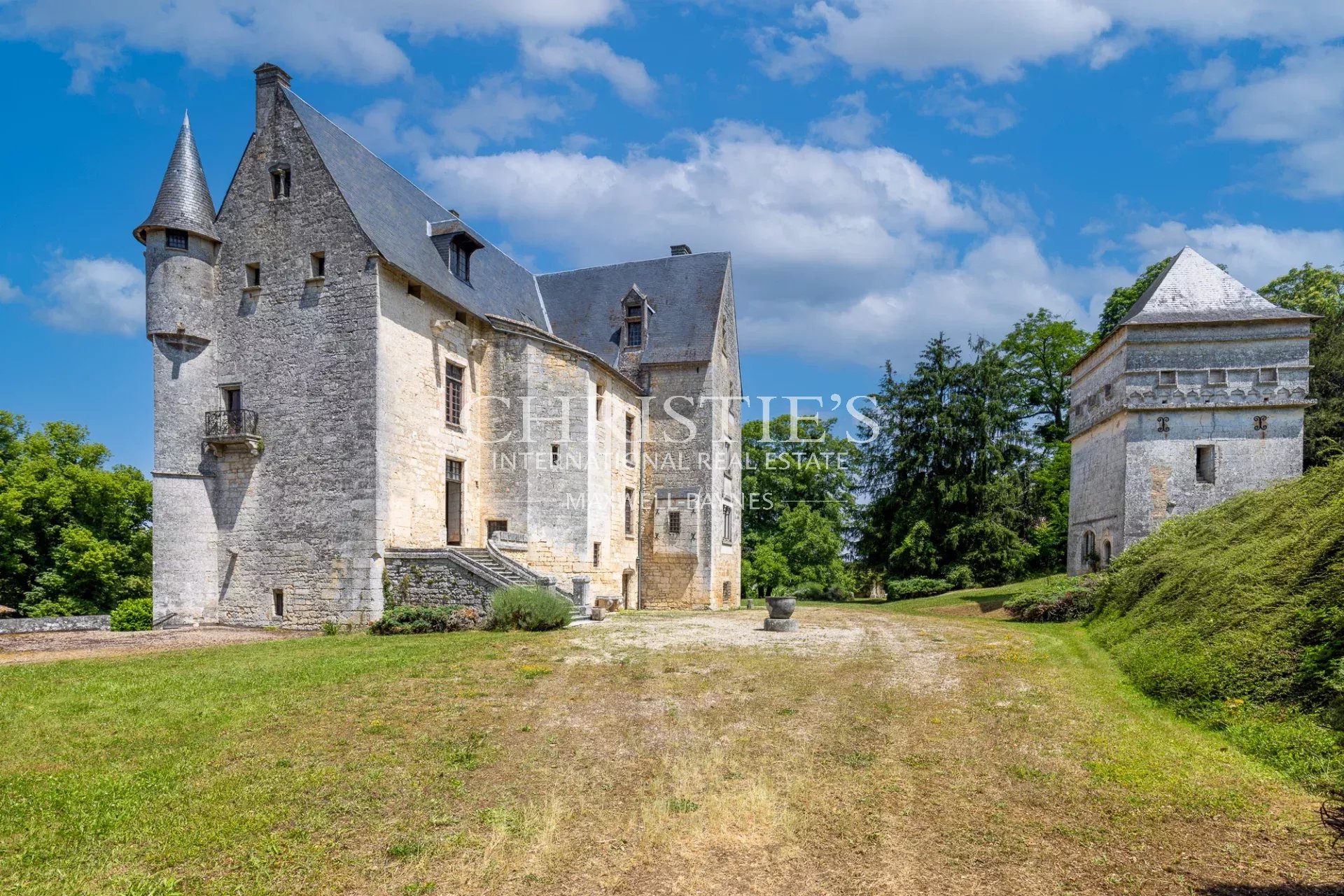 9 Bedroom Chateau's Image 34