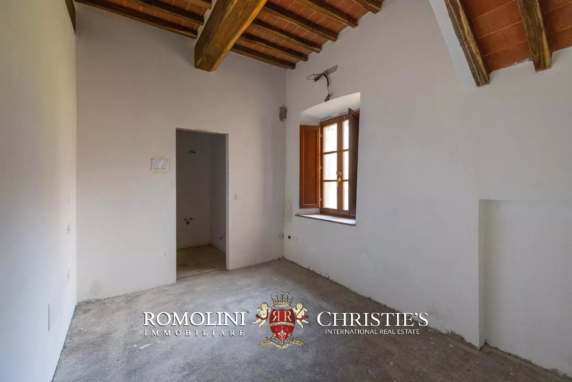 6 Bedroom Villa/Townhouse's Image 25