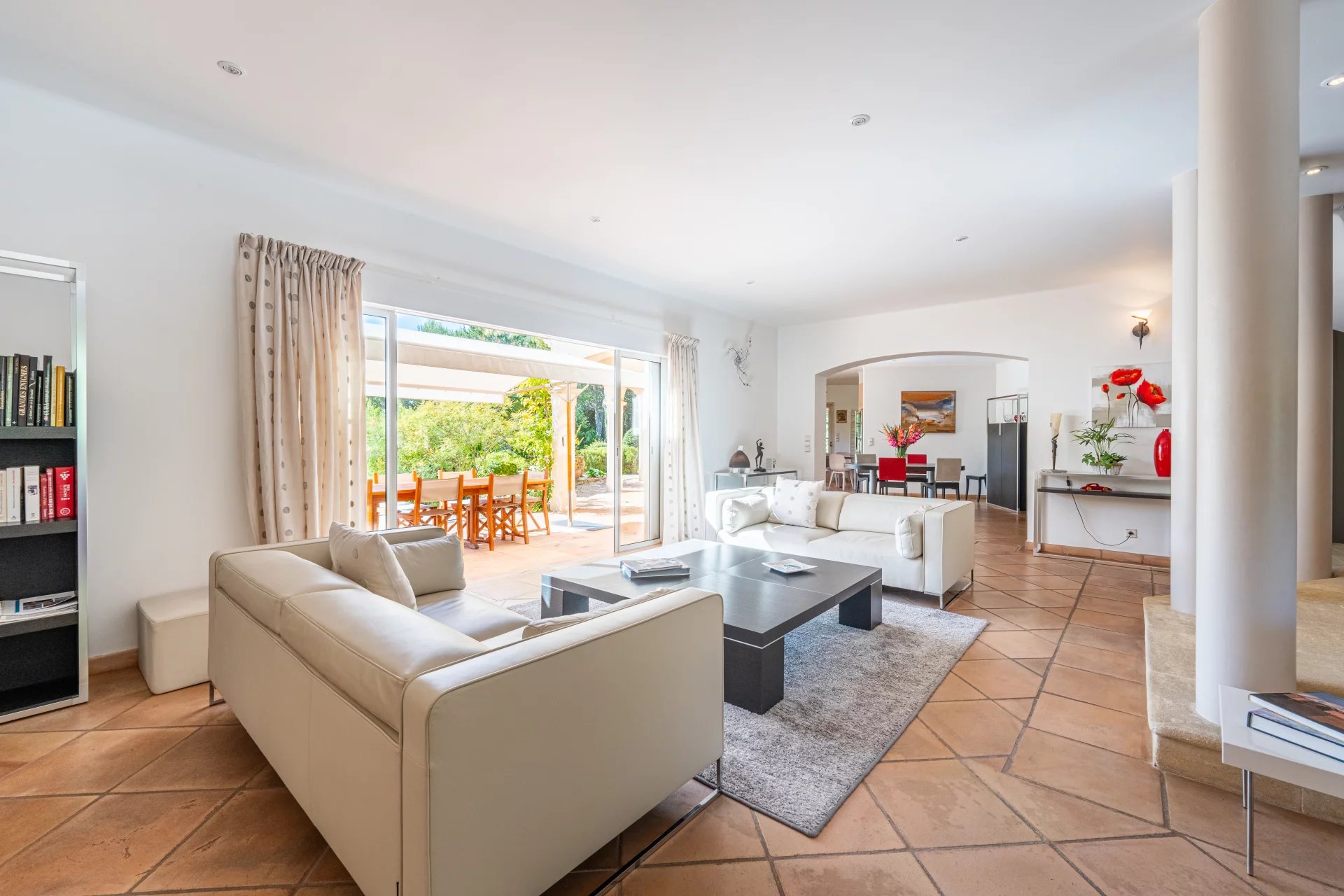 AIX-EN-PROVENCE NORD – MAISON 5 CHAMBRES – BUREAU – TERRAIN 1 HA – PISCINE - picture 2