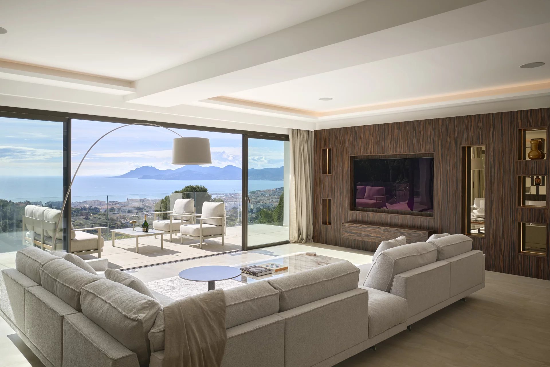 Image of Villa - 5 Bedrooms - 5 Bathrooms for Sale in Alpes-Maritimes-Cannes-France, Image 3