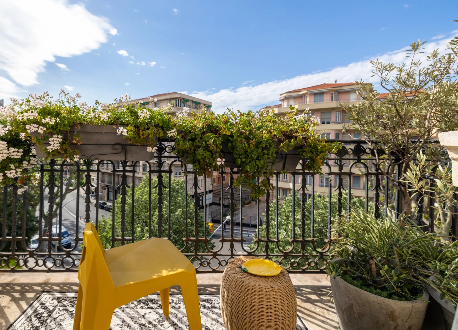 EXCLUSIVE - Stunning 3-bedroom top-floor flat in Nice CIMIEZ FOR SALE