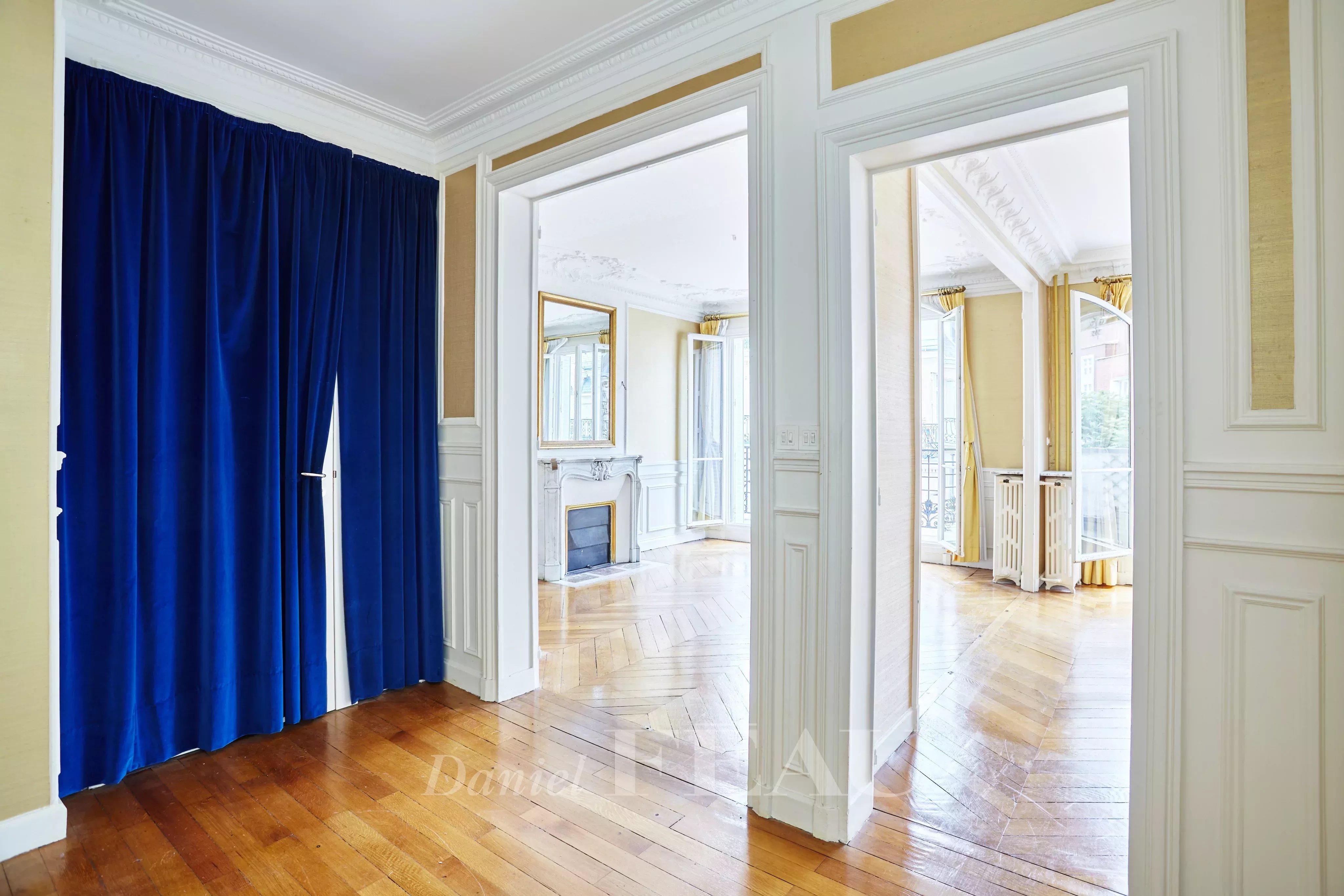Sale Apartment Paris 17th