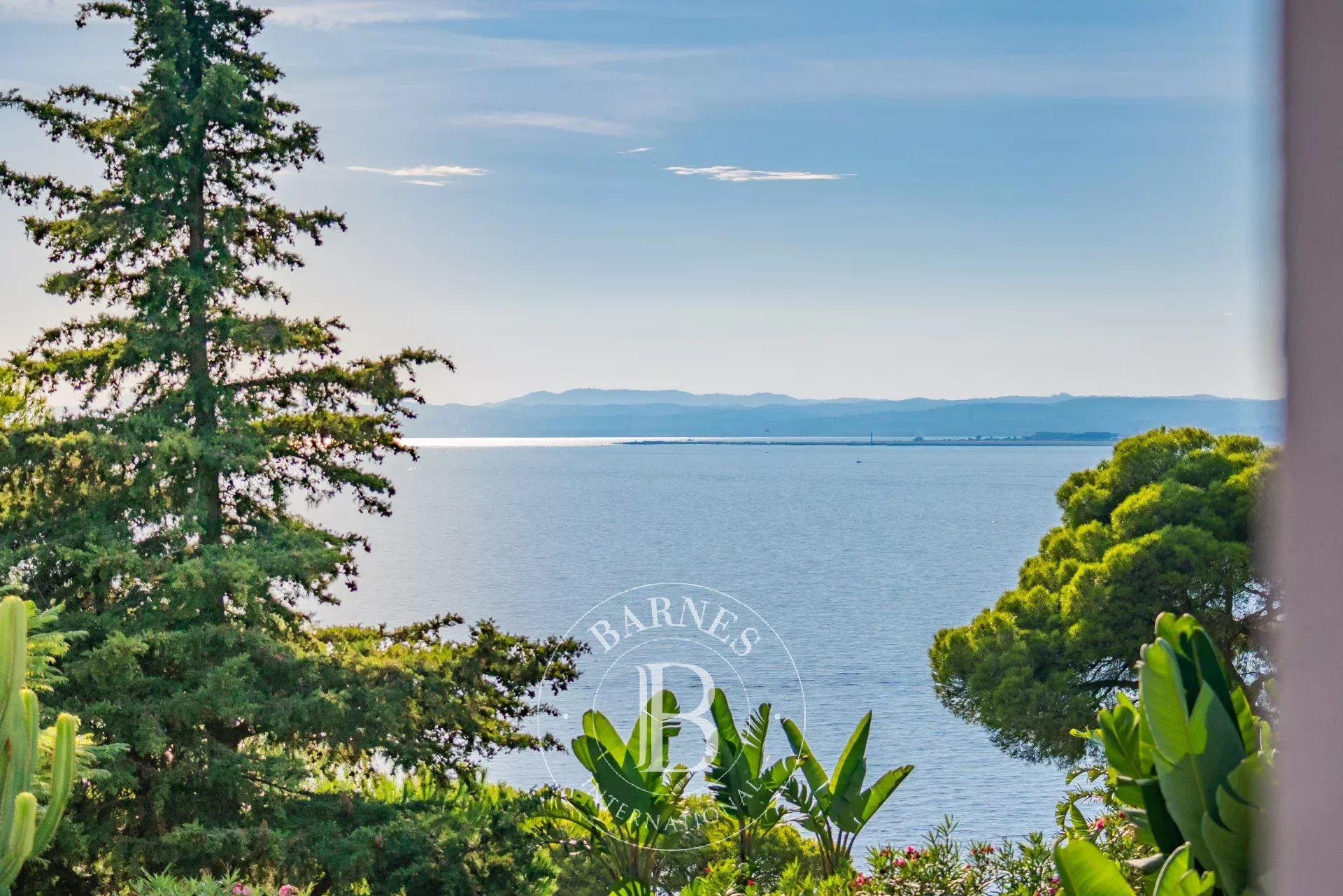 SAINT-JEAN-CAP-FERRAT - VILLA RENOVÉE A NEUF - PROCHE DU GRAND HÔTEL - picture 6
