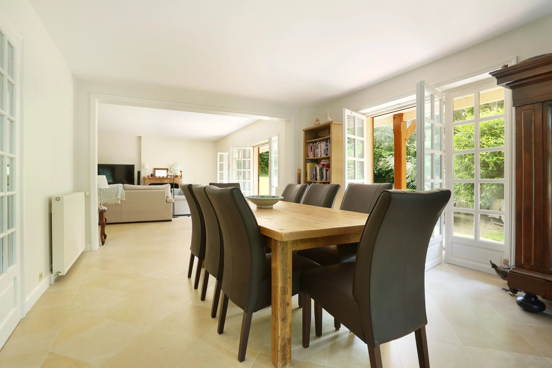 5 Bedroom Villa/Townhouse's Image 3