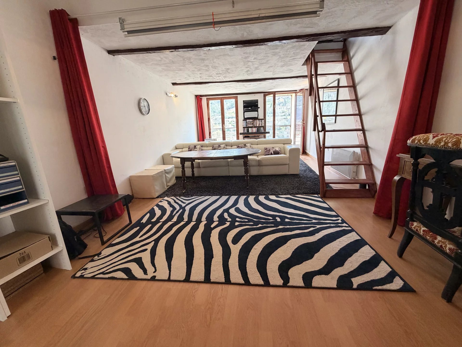 ENTREVAUX 4P MAISON DE VILLAGE PARFAIT ETAT