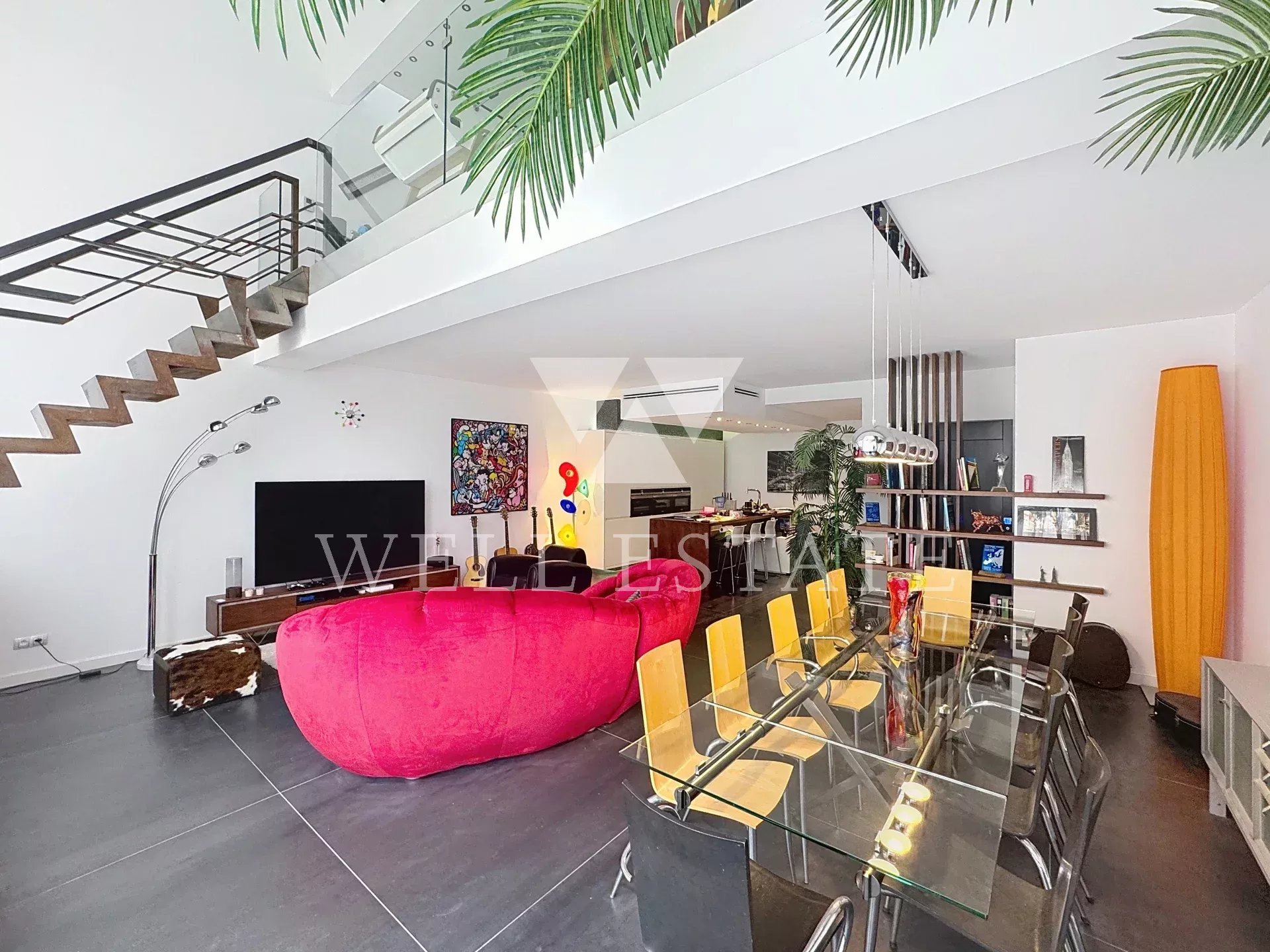 ANTIBES: SPLENDID ARCHITECT-DESIGNED 220 M² VILLA APARTMENT ON 4 LEVELS WITH PRIVATE ELEVATOR IN A MODERN BUILDING