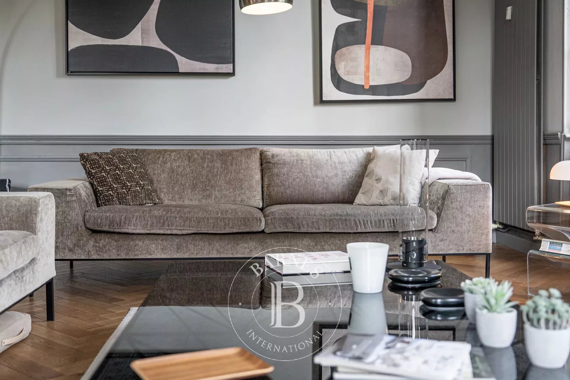 AIX-EN-PROVENCE - OLD APARTMENT RENOVED IN A CASTEL NESTLED IN A PARC -1700.7 FT2-2 BEDROOMS-GARAGE AND PARK. - picture 7