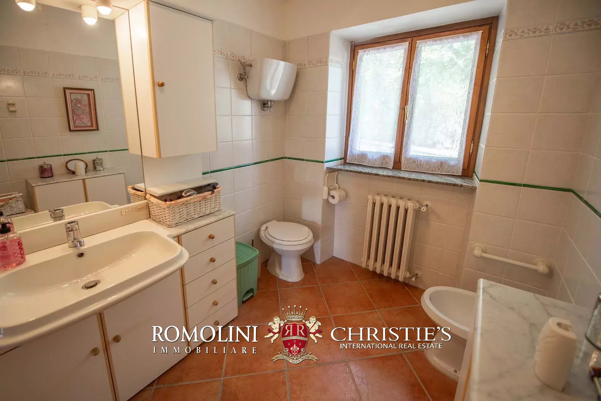 6 Bedroom Villa/Townhouse's Image 36