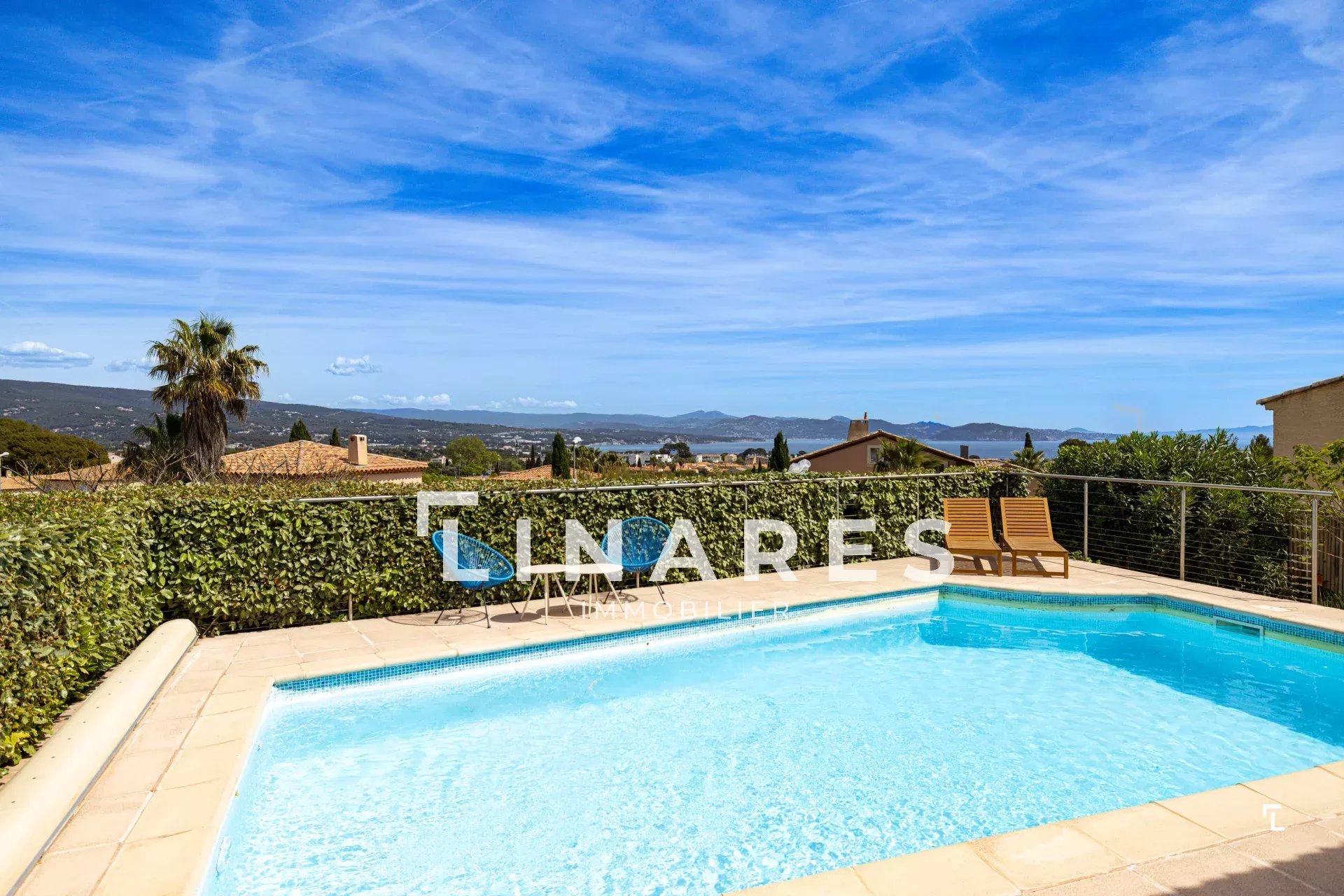 ÉCRIN AVEC VUE - Maison T6 de 157m2 - Terrain 600m2 - Vue mer - Piscine - Garage 13600 LA CIOTAT
