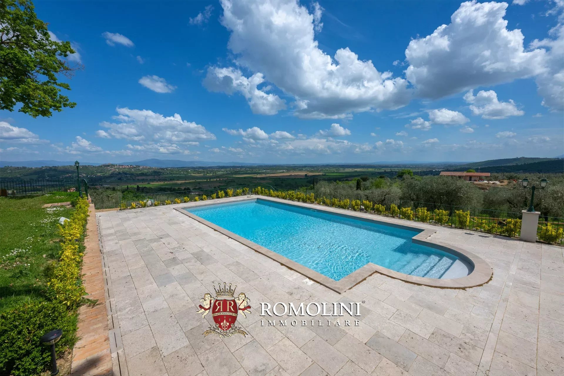 6 Bedroom Villa/Townhouse's Image 17