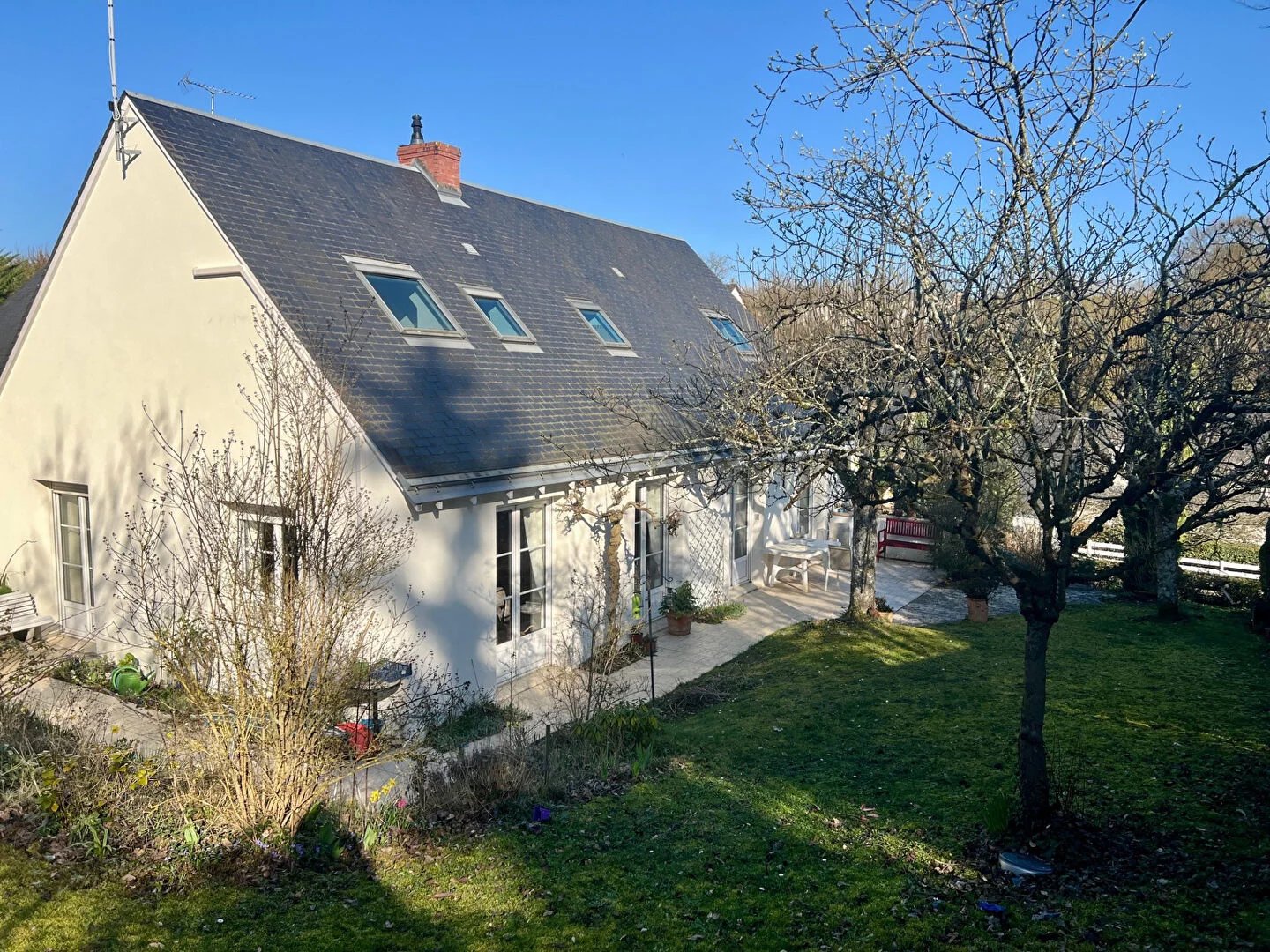 VOUVRAY Lumineuse Maison sur sous sol