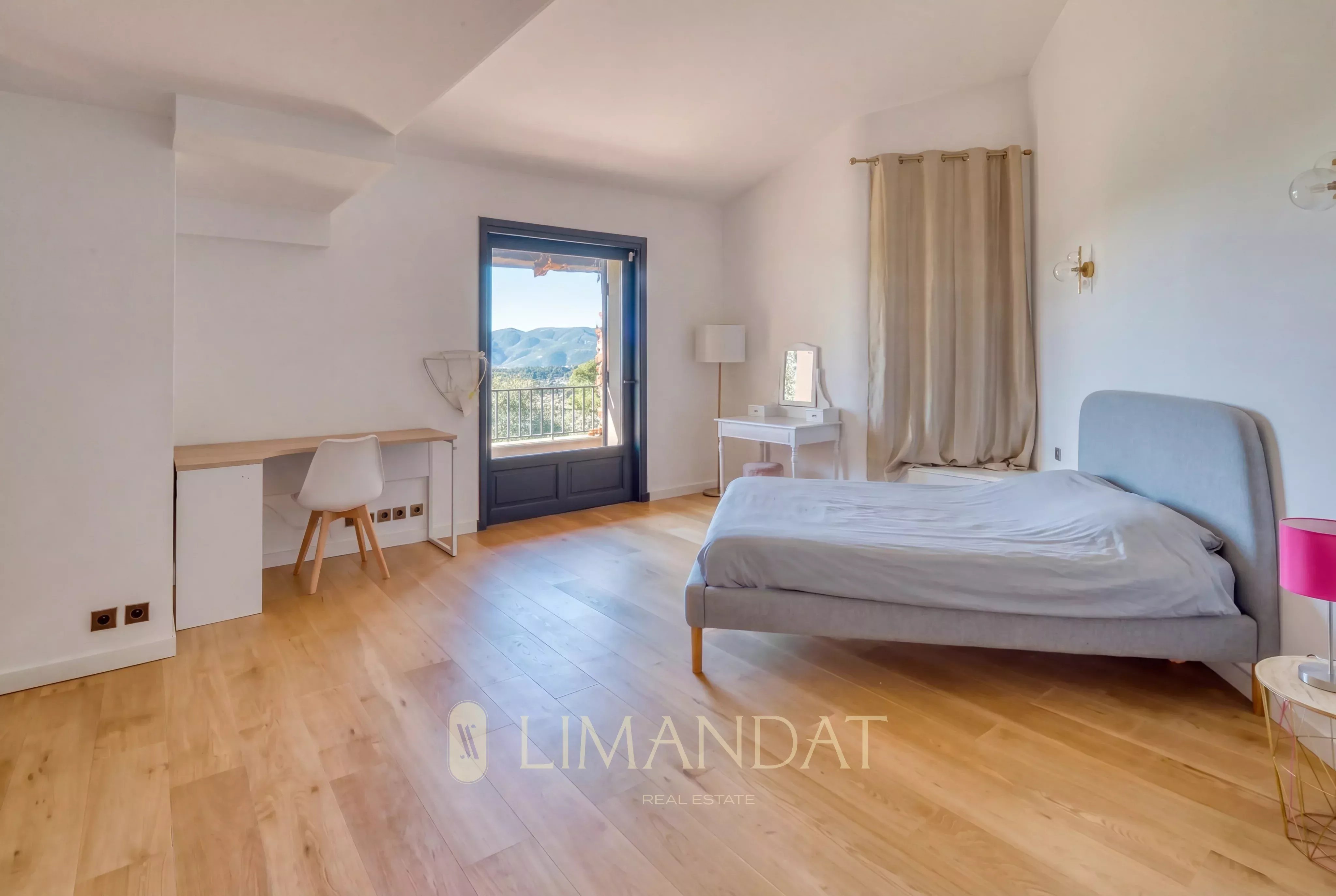 Mougins - Villa 560 m² - 6 suites - Swimming pool - Land 2200 M²