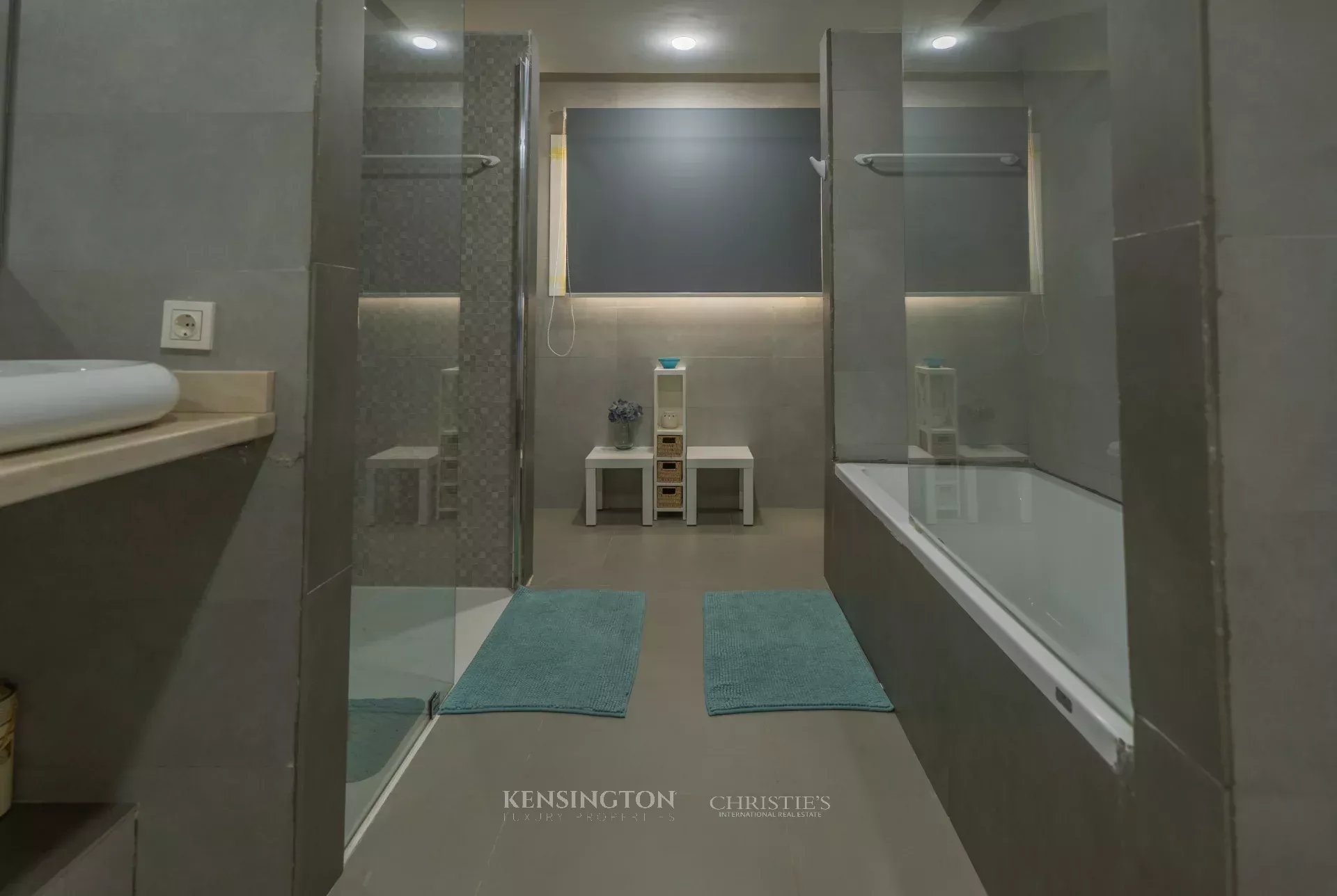 6 Bedroom Villa/Townhouse's Image 16