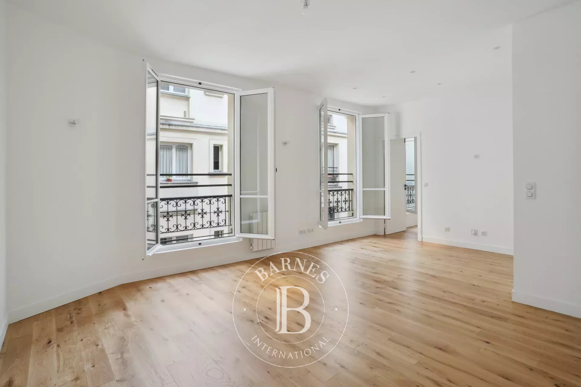 Paris 6 - Saint-Placide - 2-room apartment - renovated - quiet - overlooking a courtyard