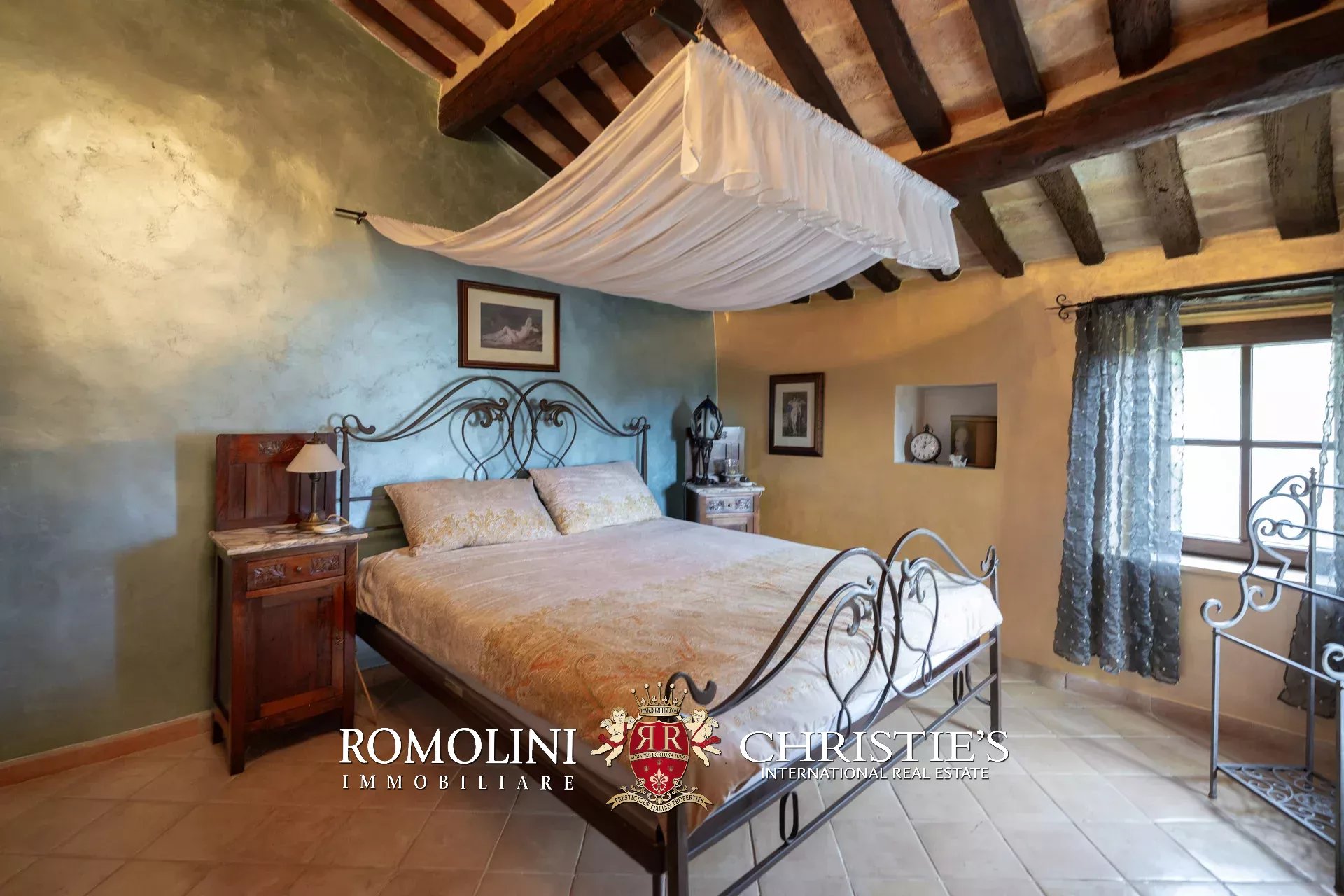 13 Bedroom Vineyard's Image 55