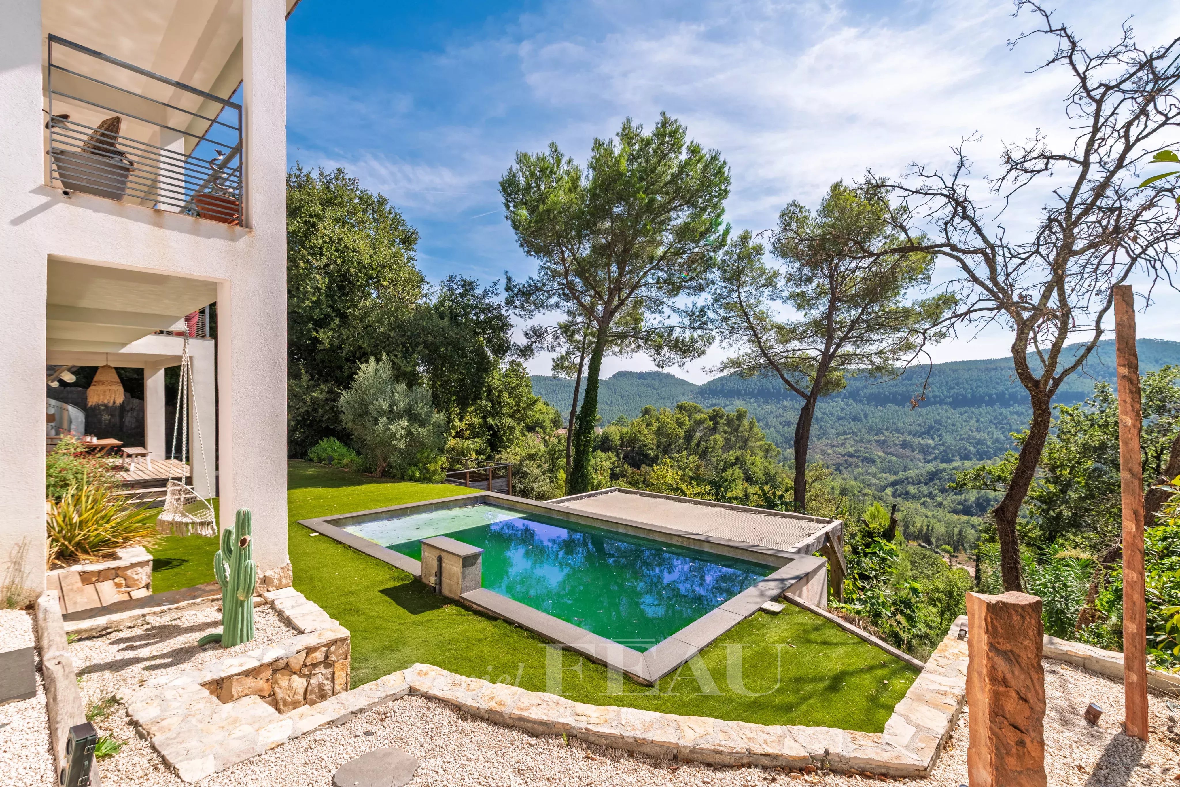 Bagnols-en-Forêt – Villa contemporaine avec piscine