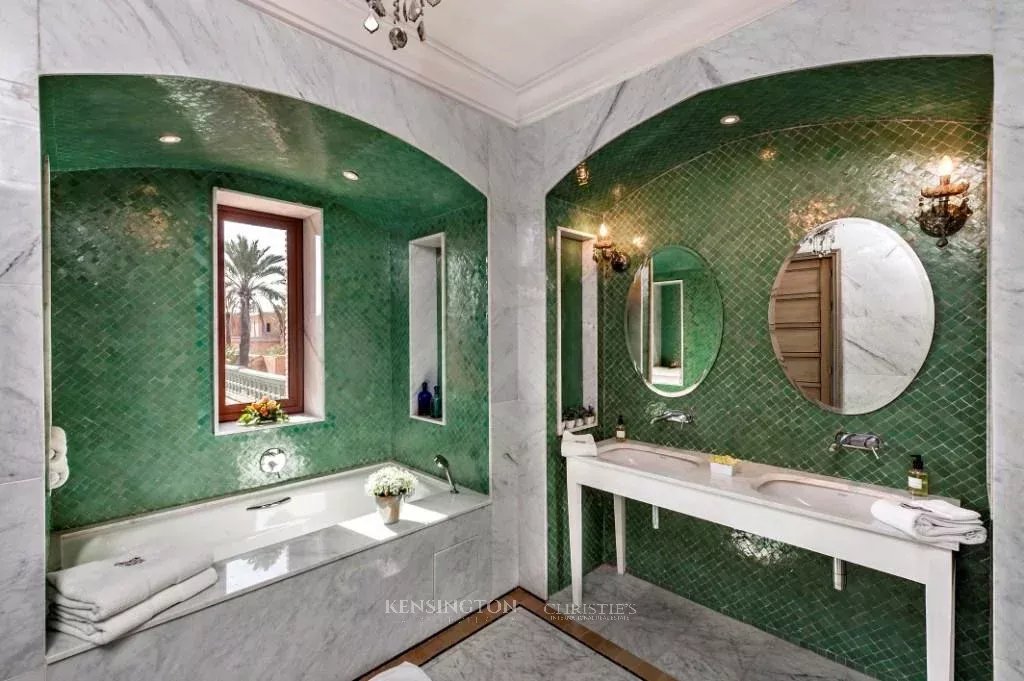 6 Bedroom Villa/Townhouse's Image 16