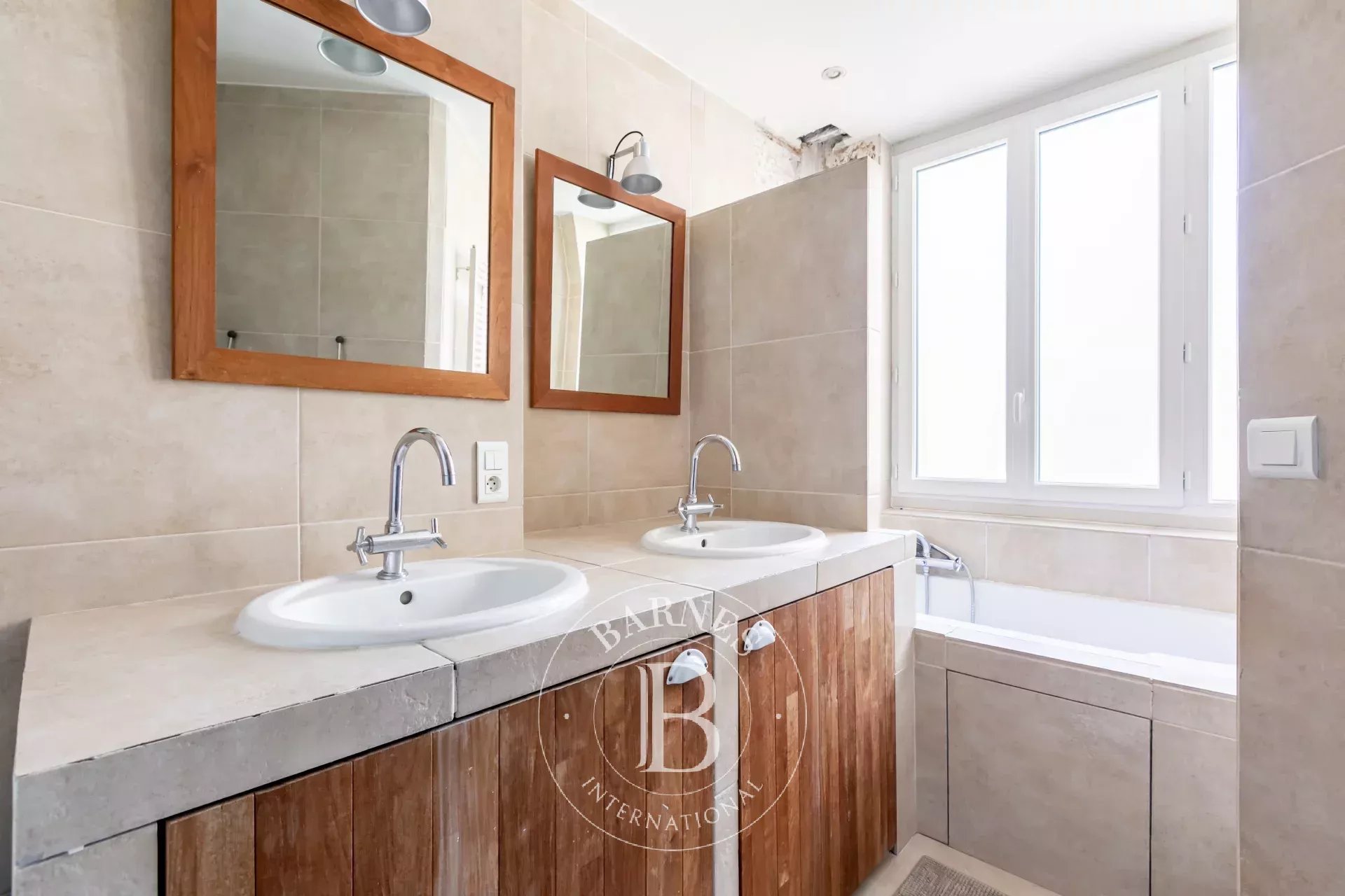 Paris 17 - Marché Lebon - 4-bedroom duplex - upper floor with full-length balcony - picture 11