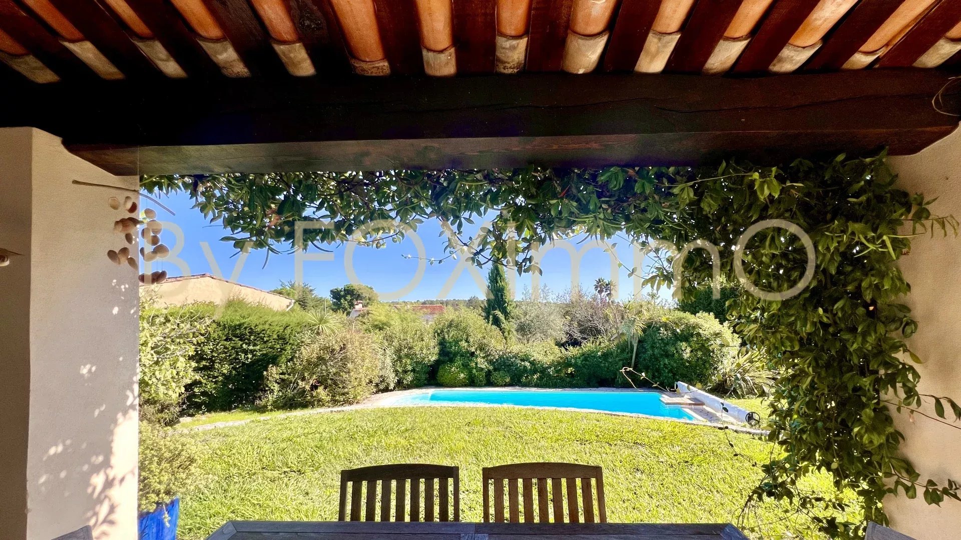 VENCE POOL GARAGE ABSOLUTE CALM PERFECT CONDITION.