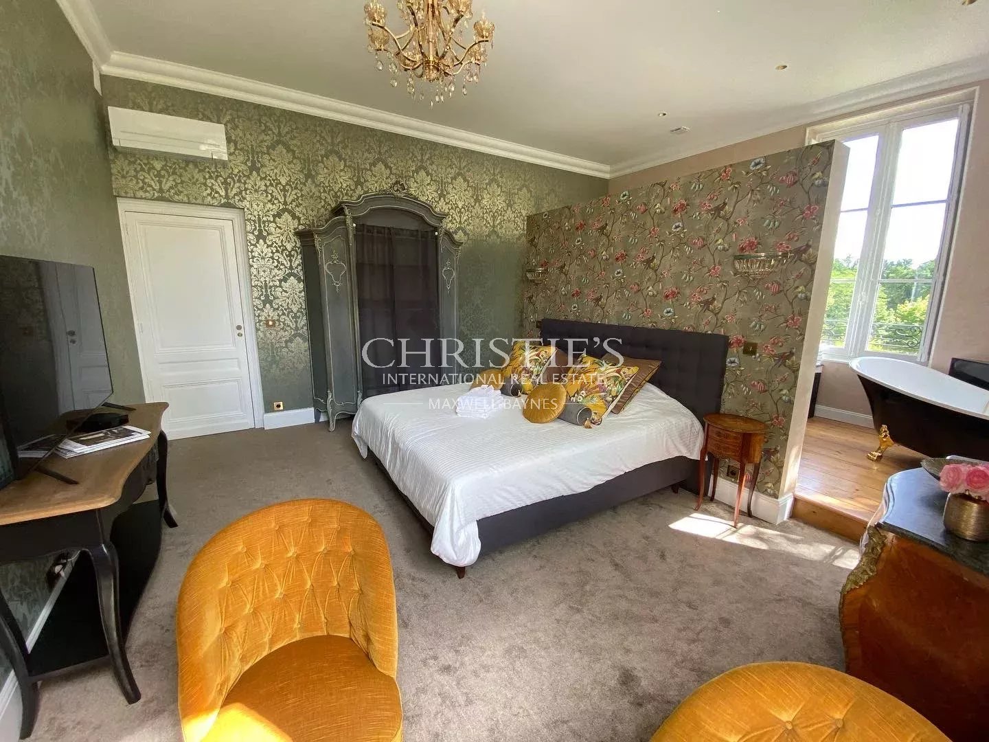 6 Bedroom Chateau's Image 6