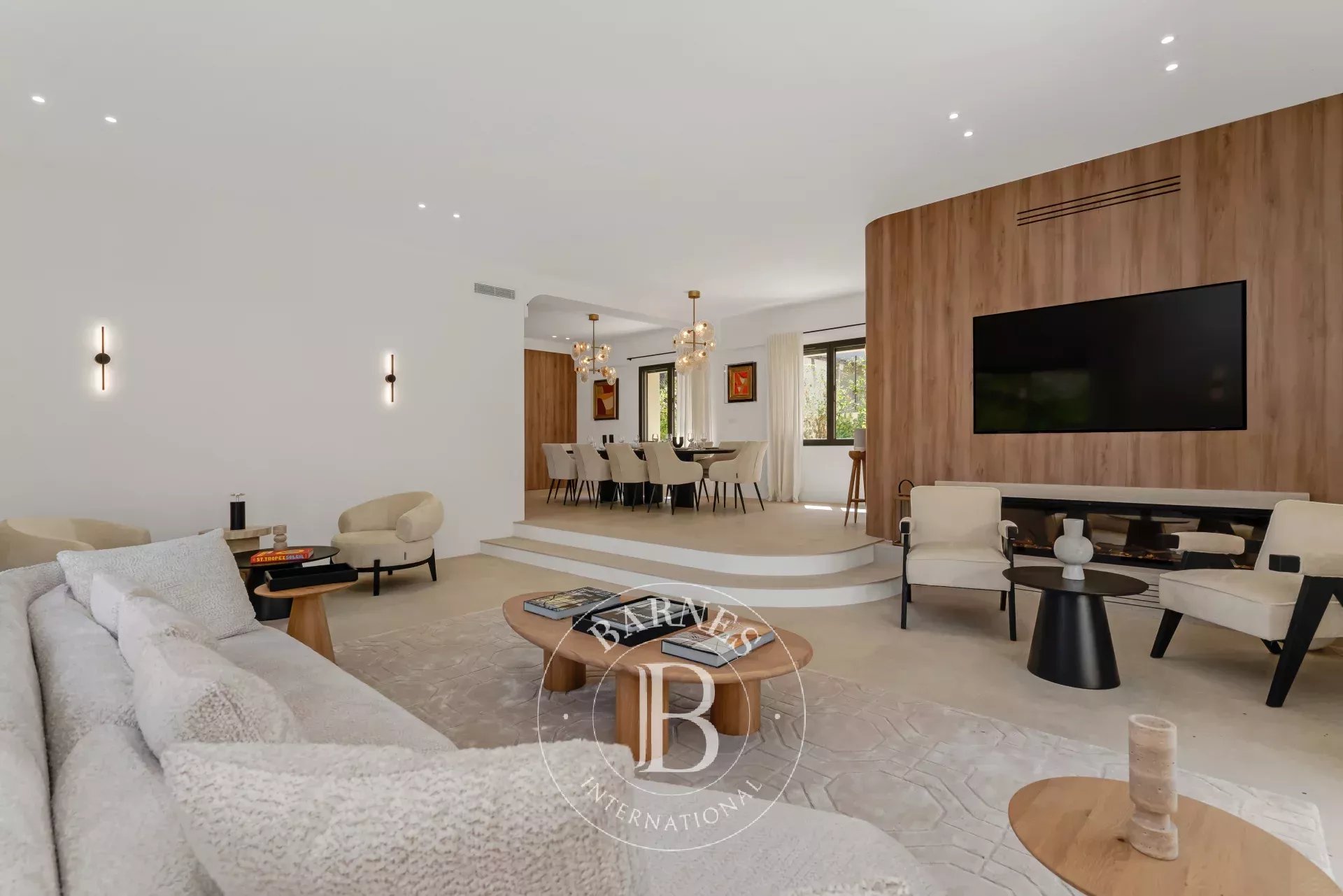 SAINT-TROPEZ – CLOSE TO VILLAGE – RENOVATED HOUSE WITH 5 BEDROOMS AND POOL - picture 9