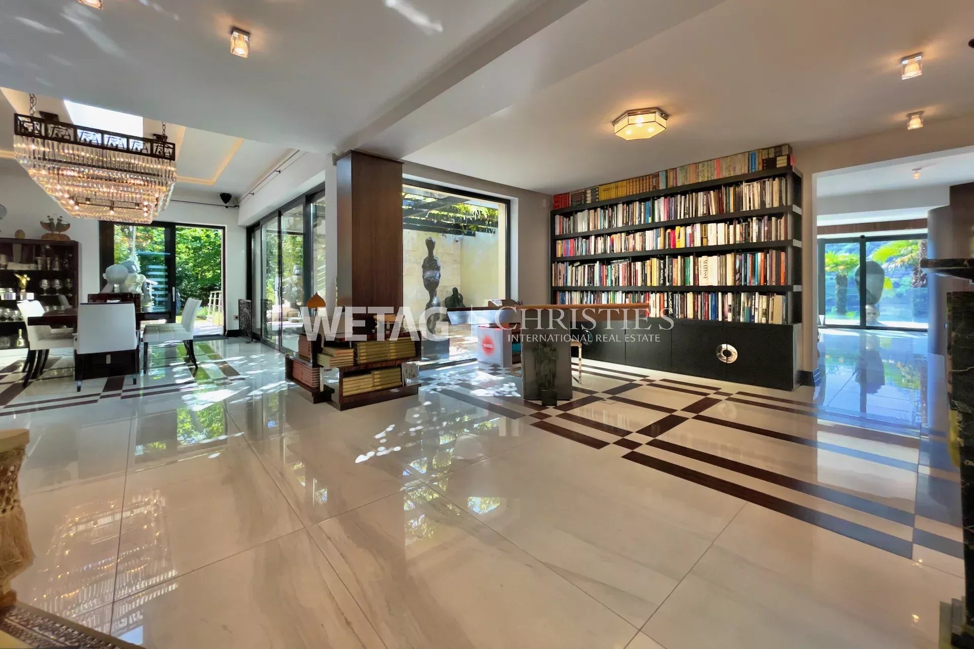 6 Bedroom Villa/Townhouse's Image 4