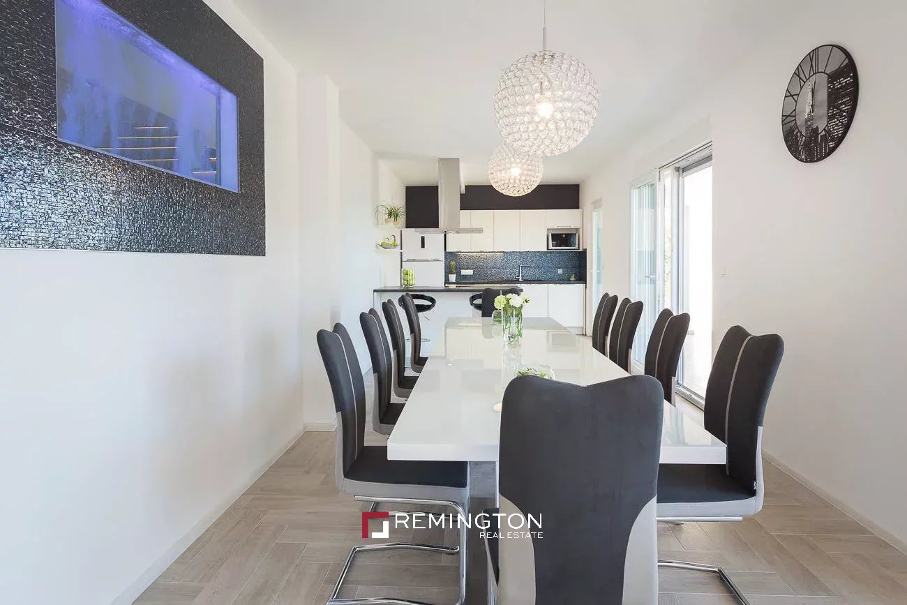 5 Bedroom Villa/Townhouse's Image 22