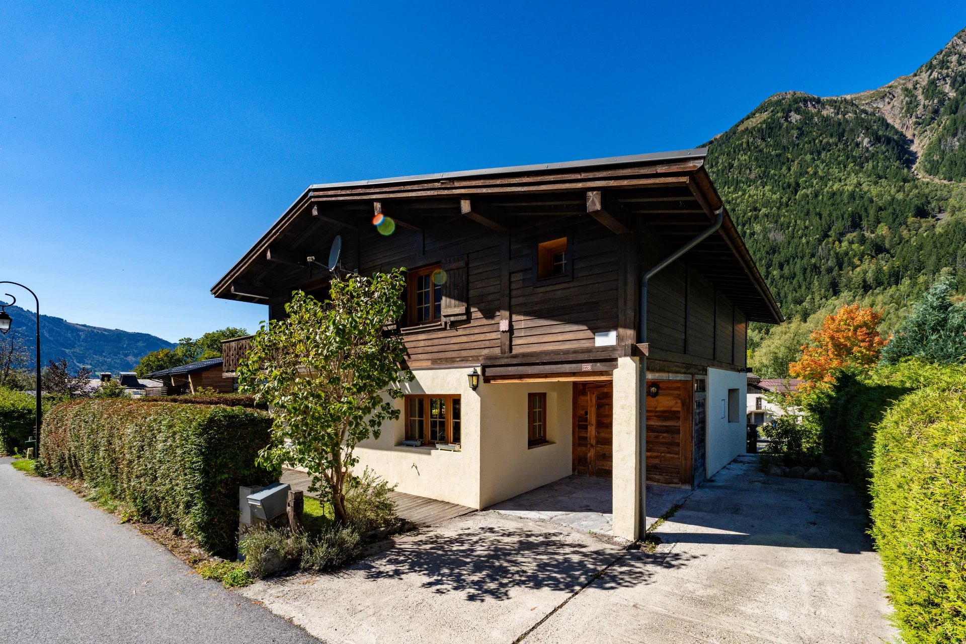 Photo of LES BOSSONS - A large, 4-bedroom chalet with independent apartment in les Bossons, Chamonix