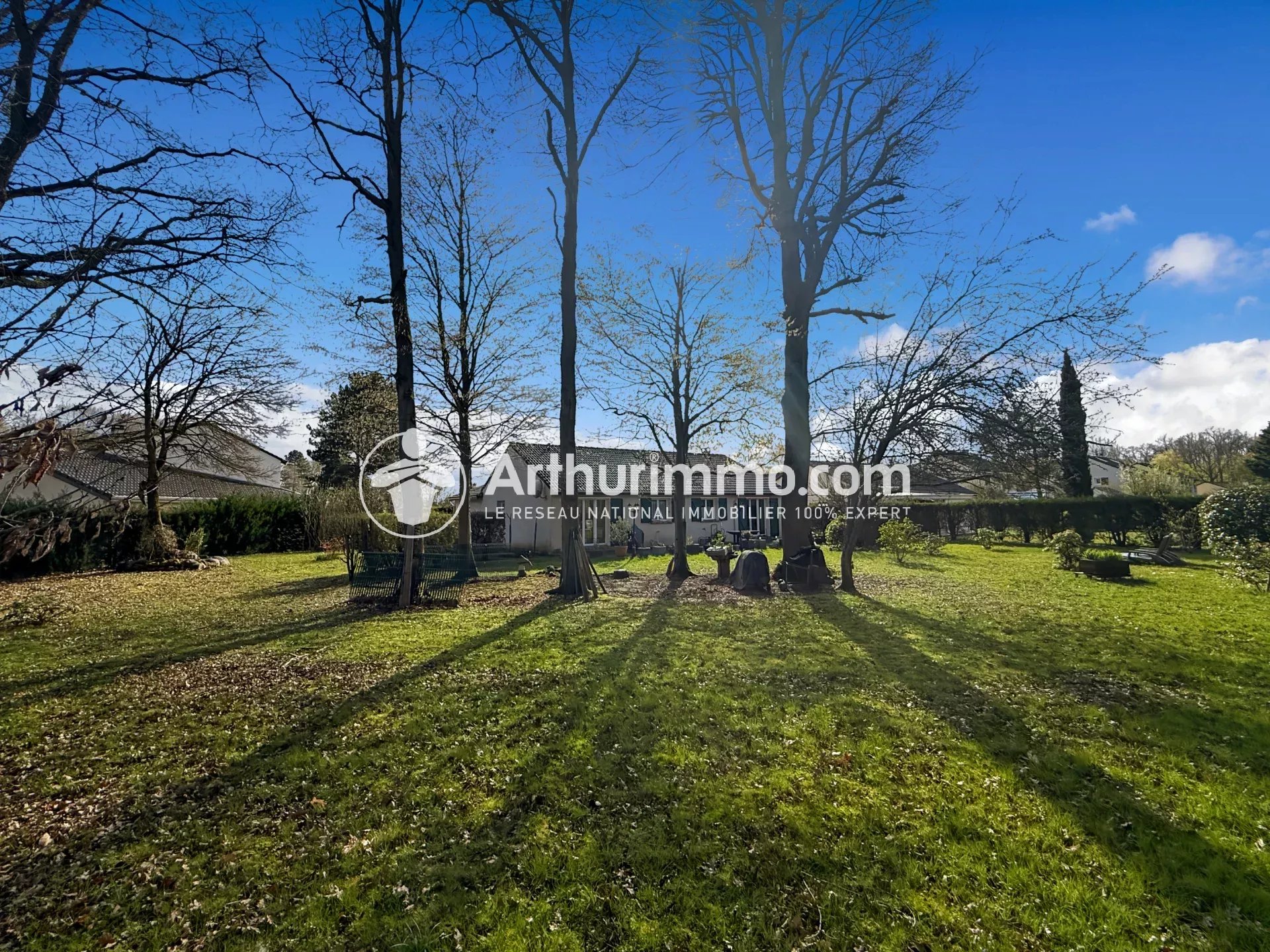 MAISON DE PLAIN PIED SUR UN VASTE TERRAIN EN BORDURE DE FORET