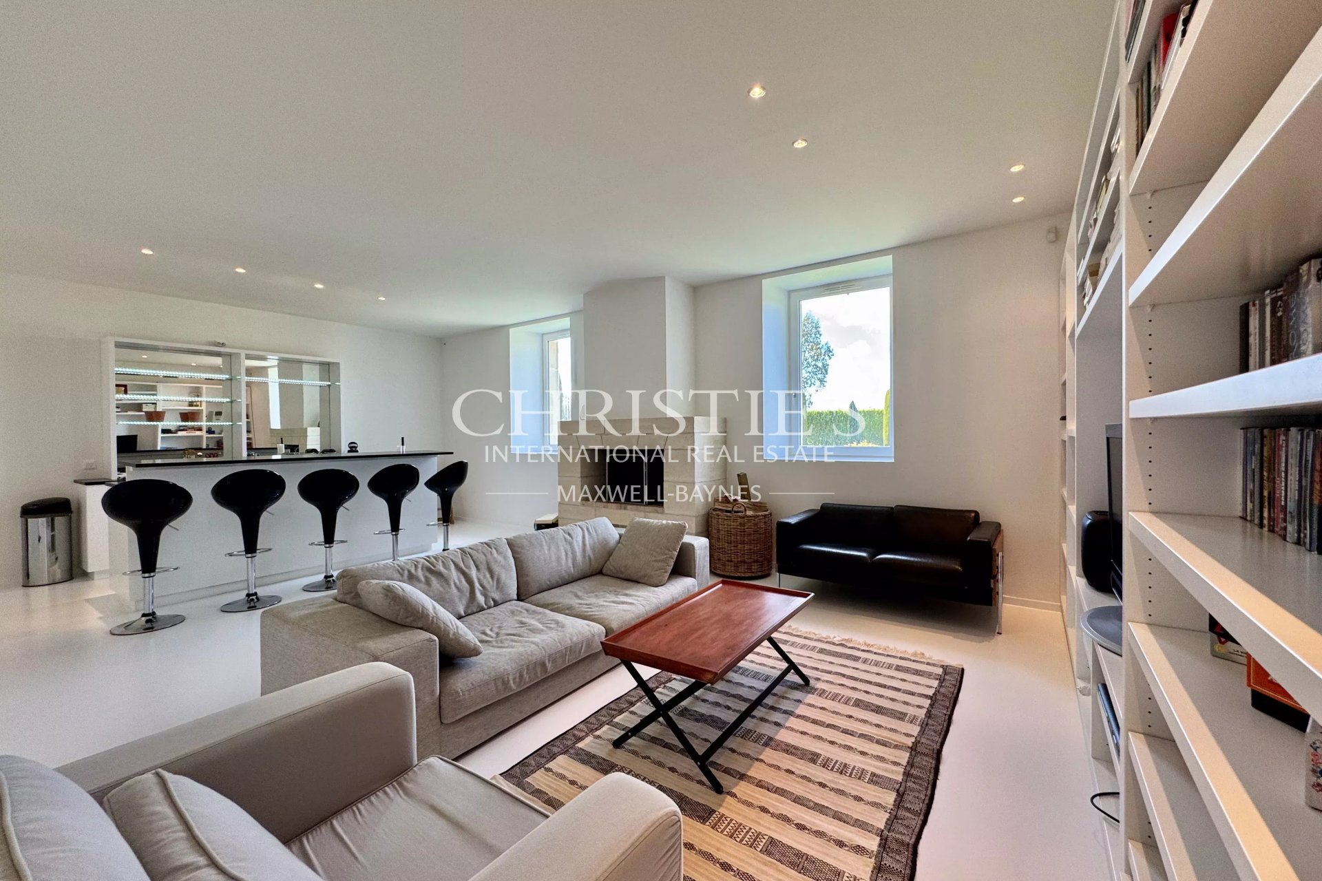 6 Bedroom Villa/Townhouse's Image 28