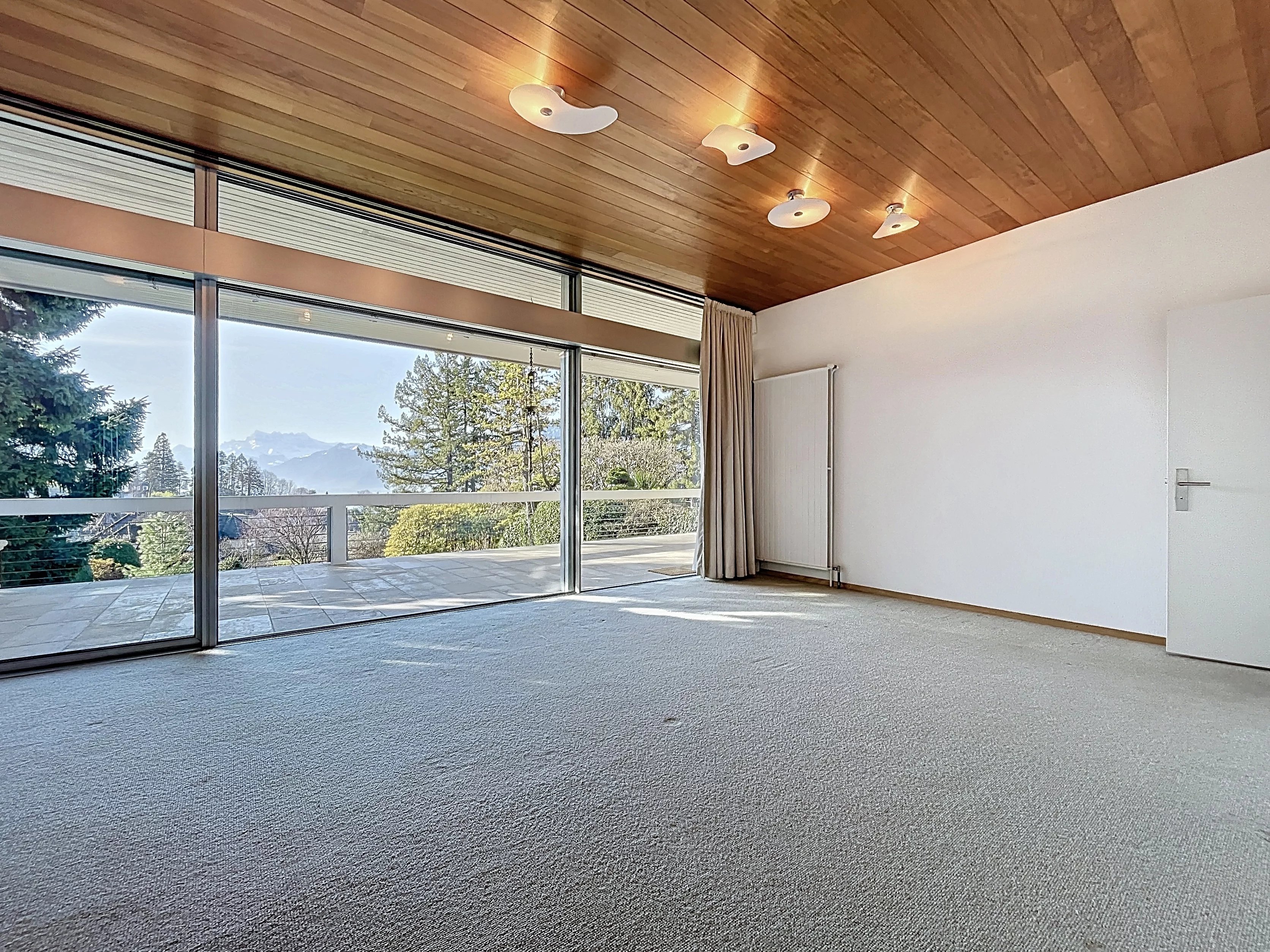 Propriété d’exception de 7.5 pièces avec piscine