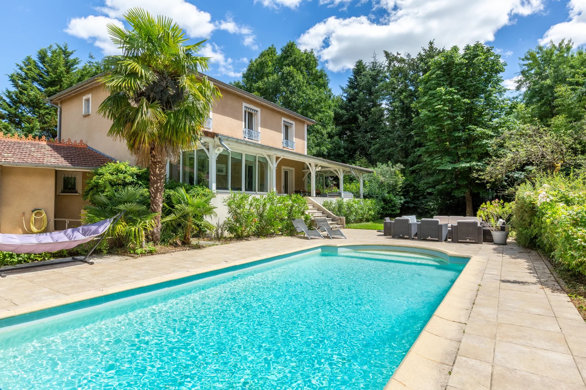 VILLA ECULLY 280m2 - AU FOND D'UNE IMPASSE - CALME ET DISCRETION