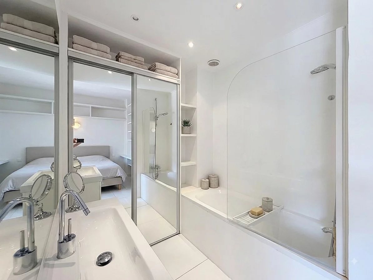  Image of Apartment - 1 Bedrooms - 1 Bathrooms for Sale in Alpes-Maritimes-Cannes-France, Image 6