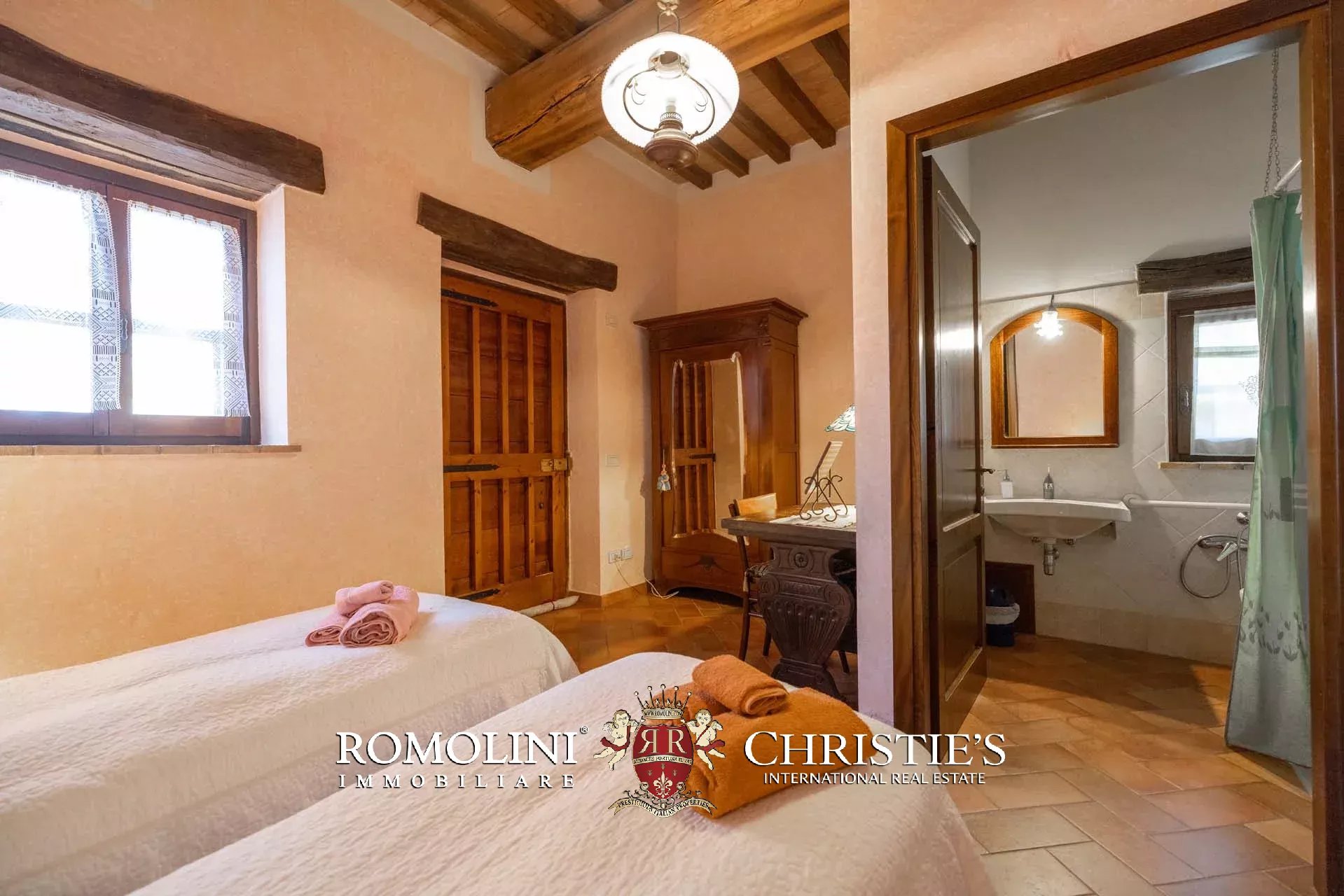 6 Bedroom Villa/Townhouse's Image 55