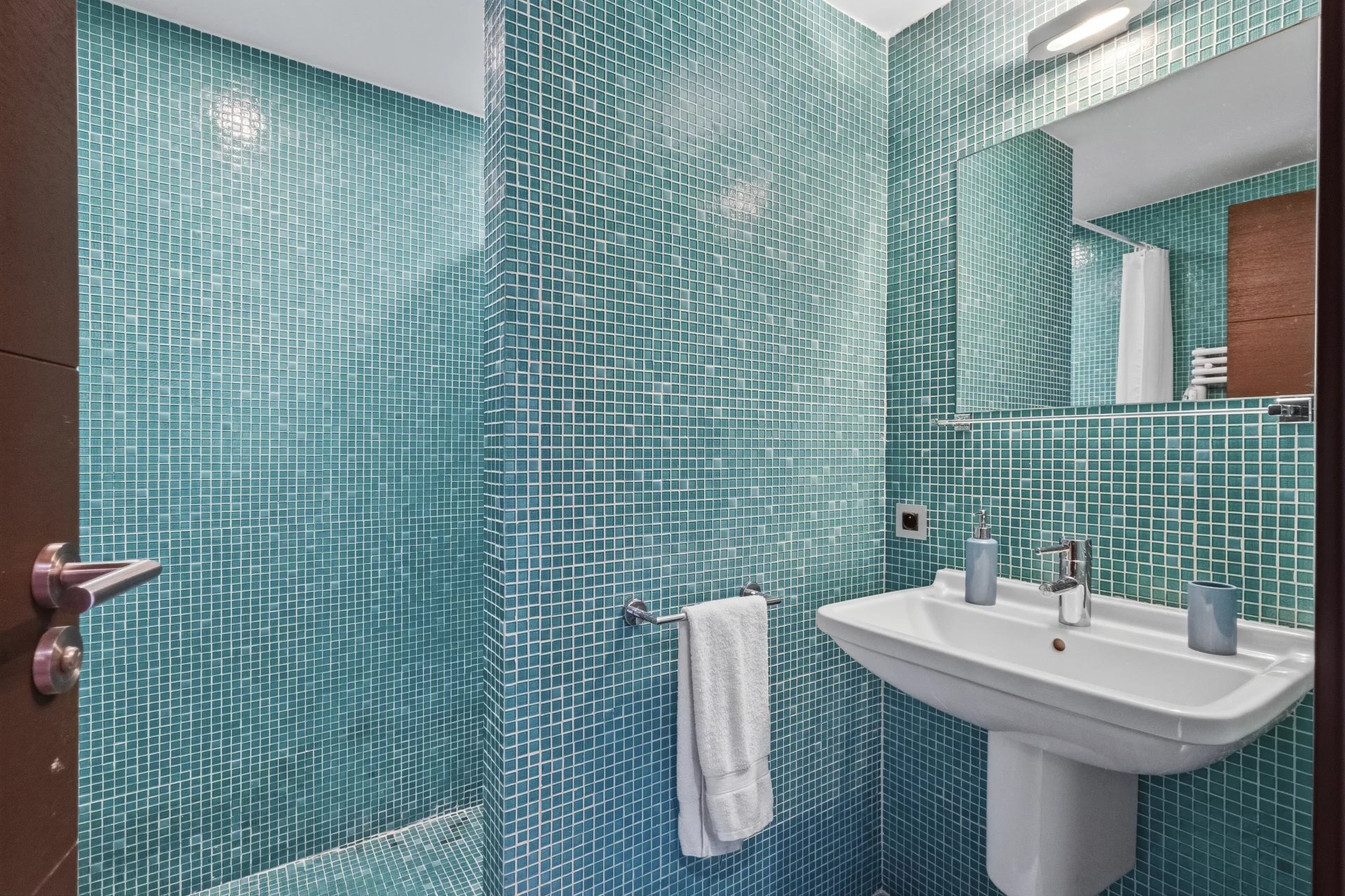 Modern 5-bedroom villa with open views and pool