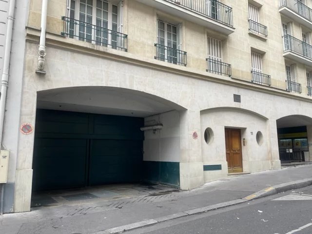 Parking Place Monge
