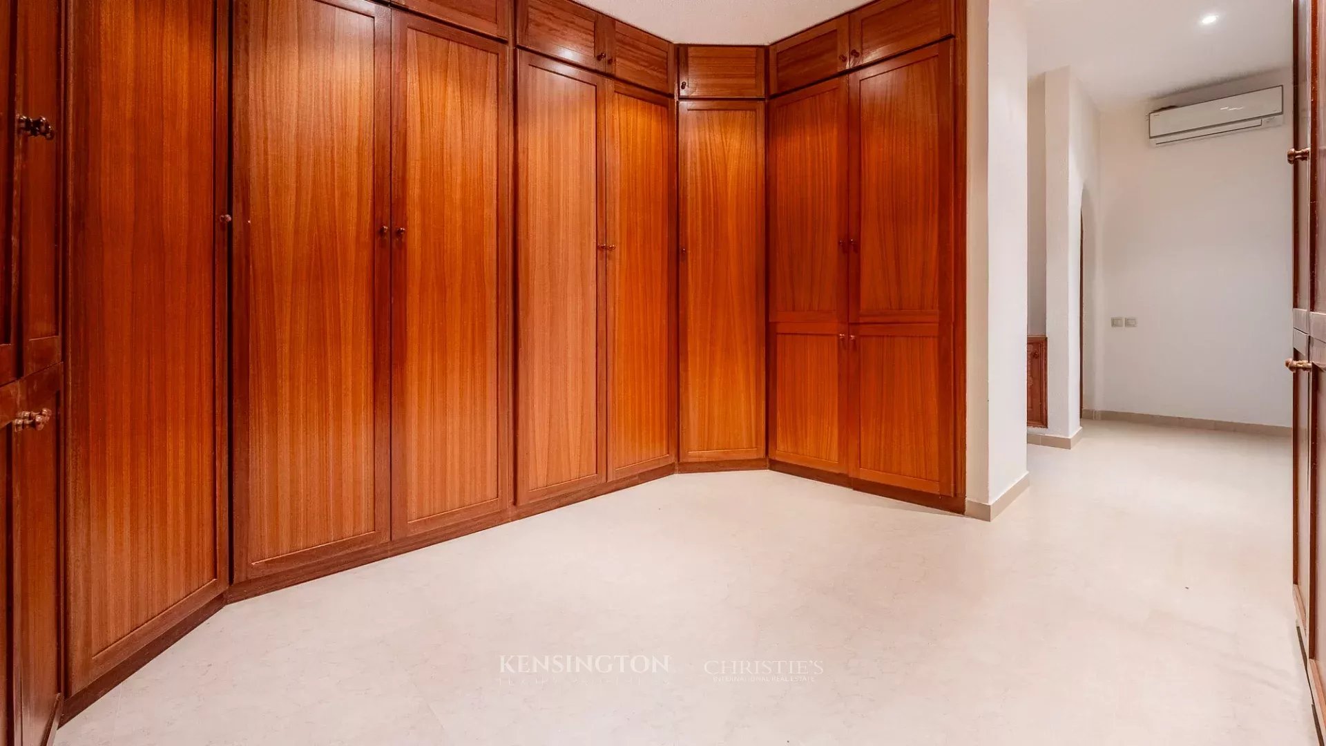 4 Bedroom Villa/Townhouse's Image 27